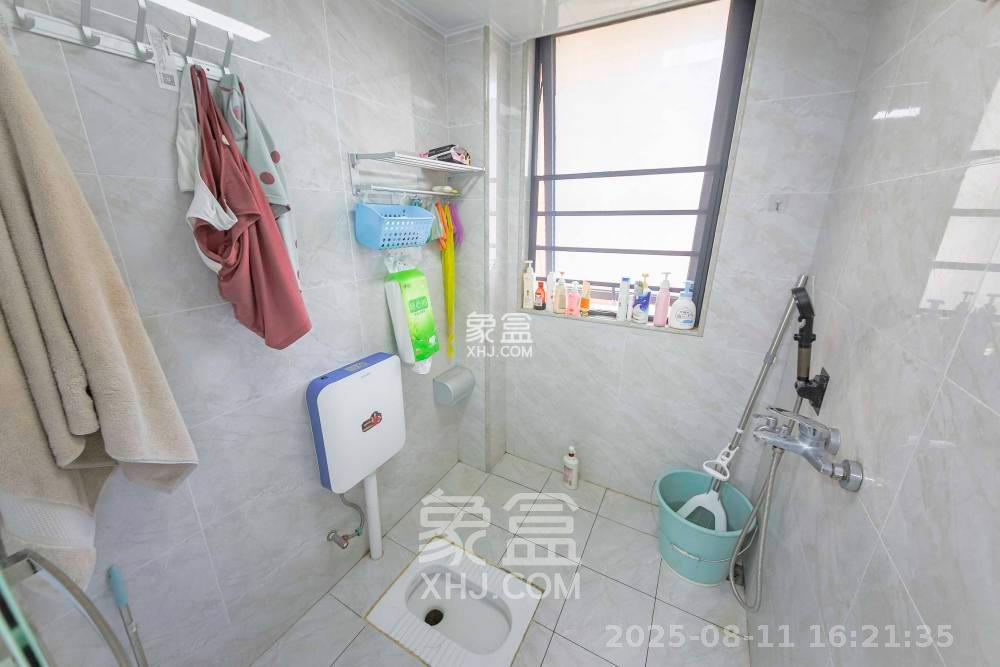 鑫远玲珑 3室2厅2卫 2300.0元/月 鑫远玲珑 3室2厅2卫 2300.0元/月室内图