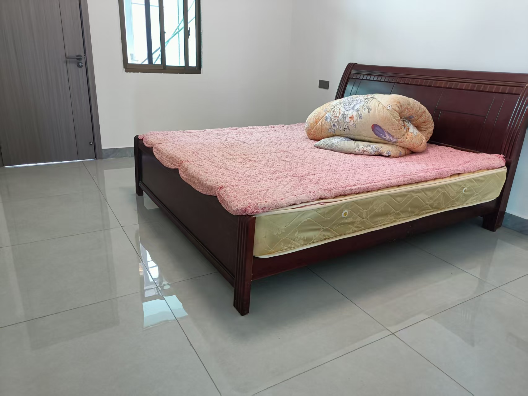 中国人民保险家属楼(赫山东风岭居委) 3室1厅1卫 700.0元/月 中国人民保险家属楼(赫山东风岭居委) 3室1厅1卫 700.0元/月室内图