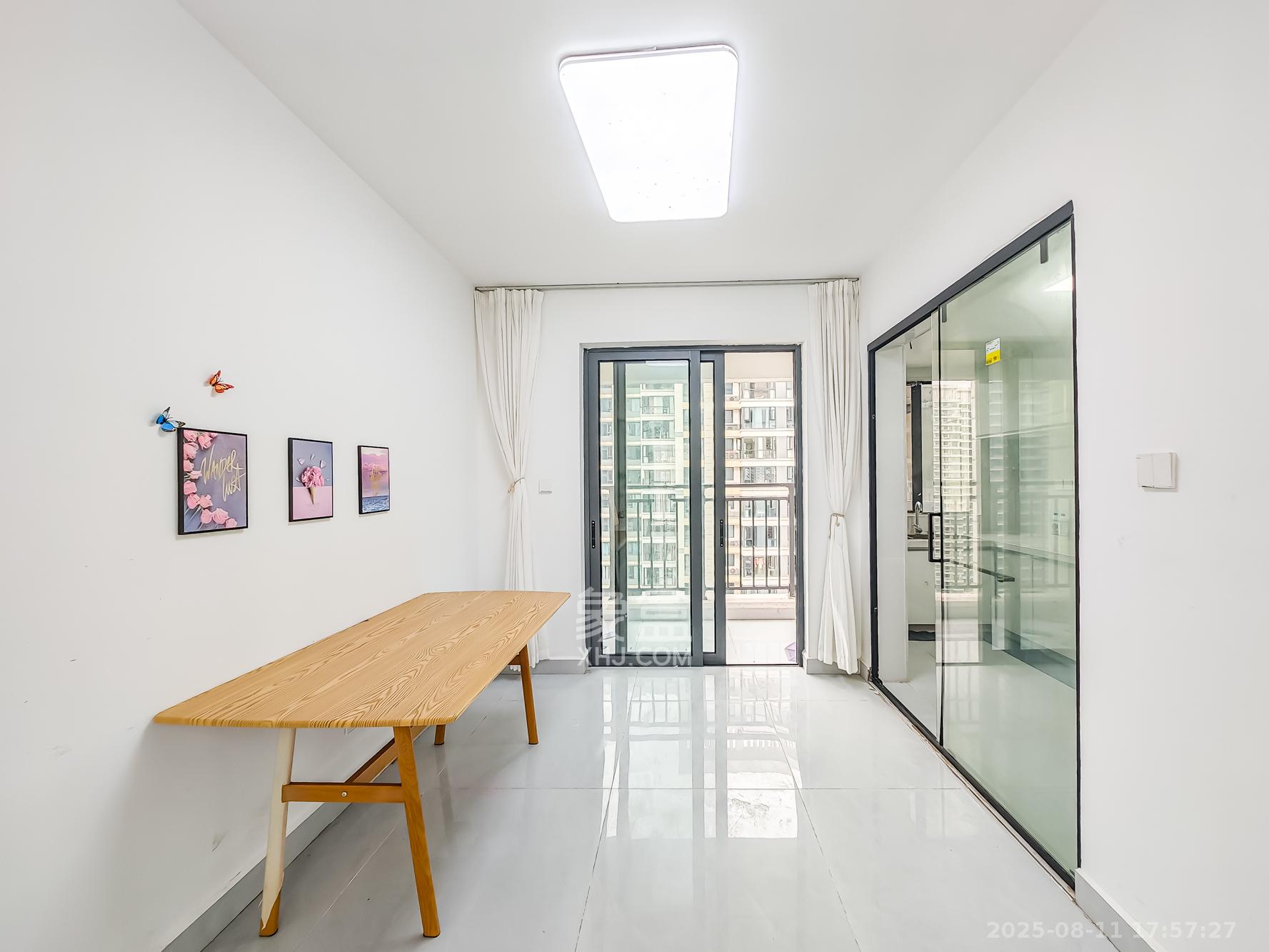 长沙北中心保利时代B区  4室2厅2卫    168.0万客厅