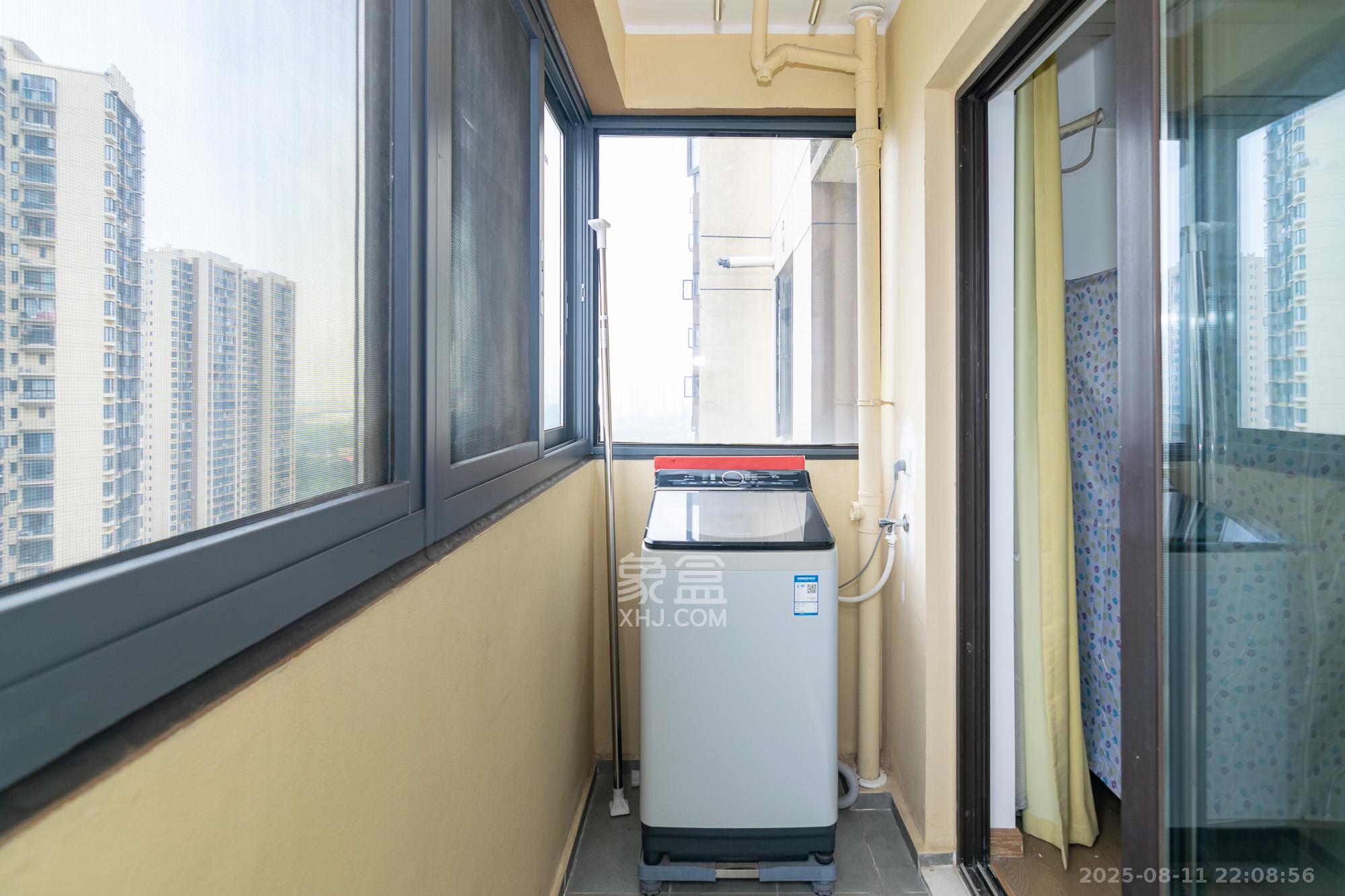 美的翰城 3室2厅2卫 73.8万 美的翰城 3室2厅2卫 73.8万阳台