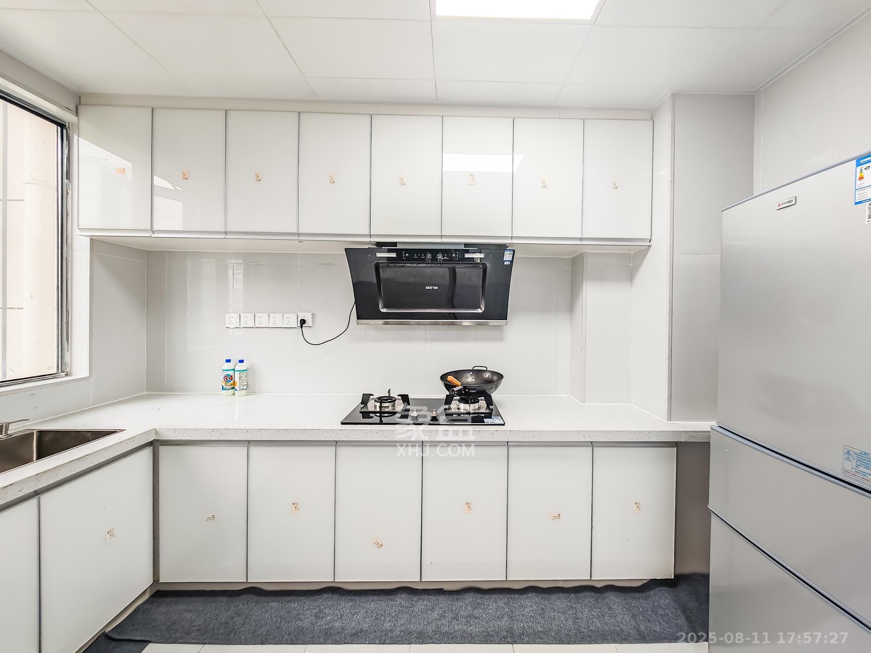 长沙北中心保利时代B区  4室2厅2卫    168.0万厨房