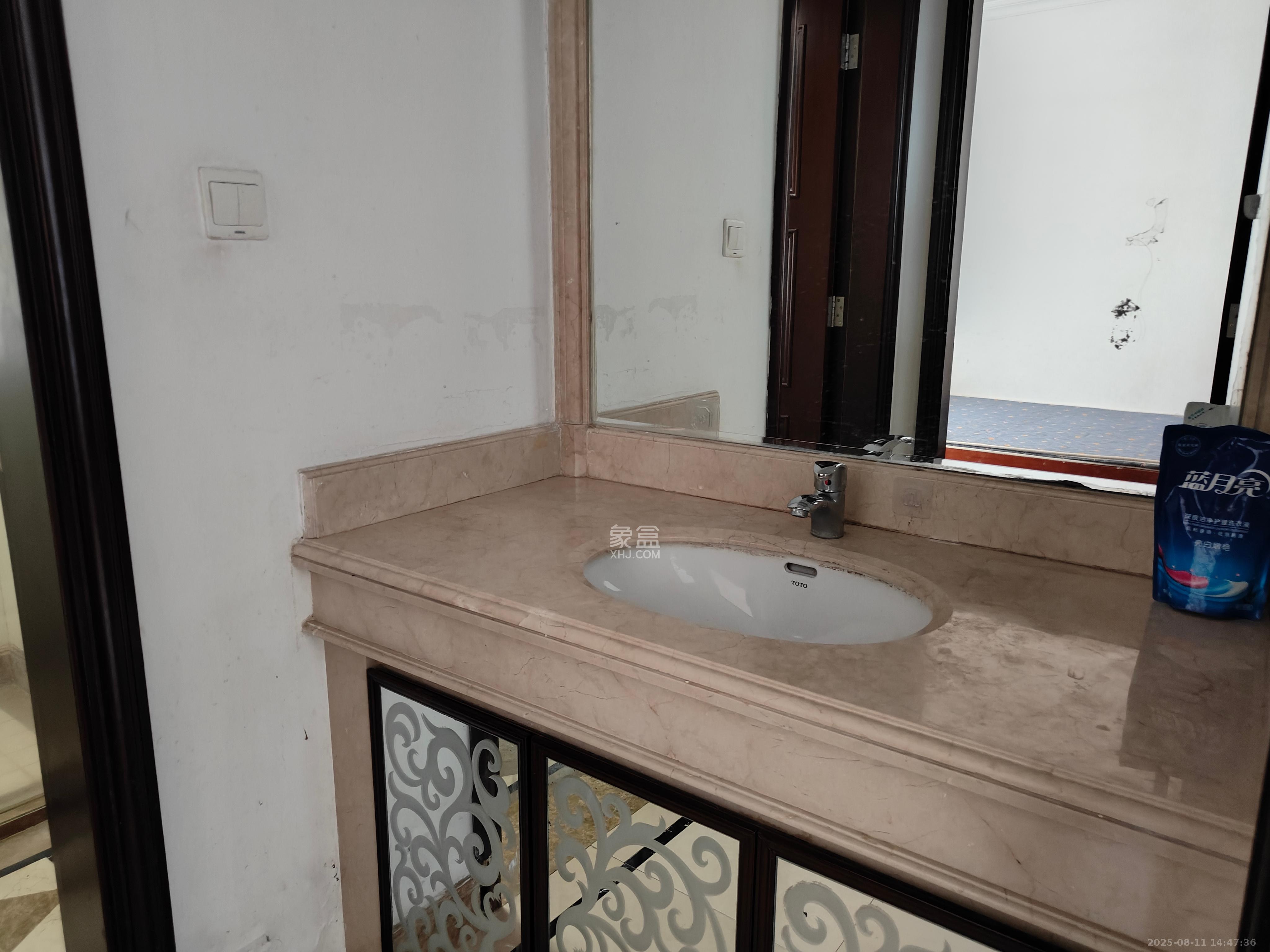 中海国际一期  3室2厅1卫    2400.0元/月 中海国际一期  3室2厅1卫    2400.0元/月室内图