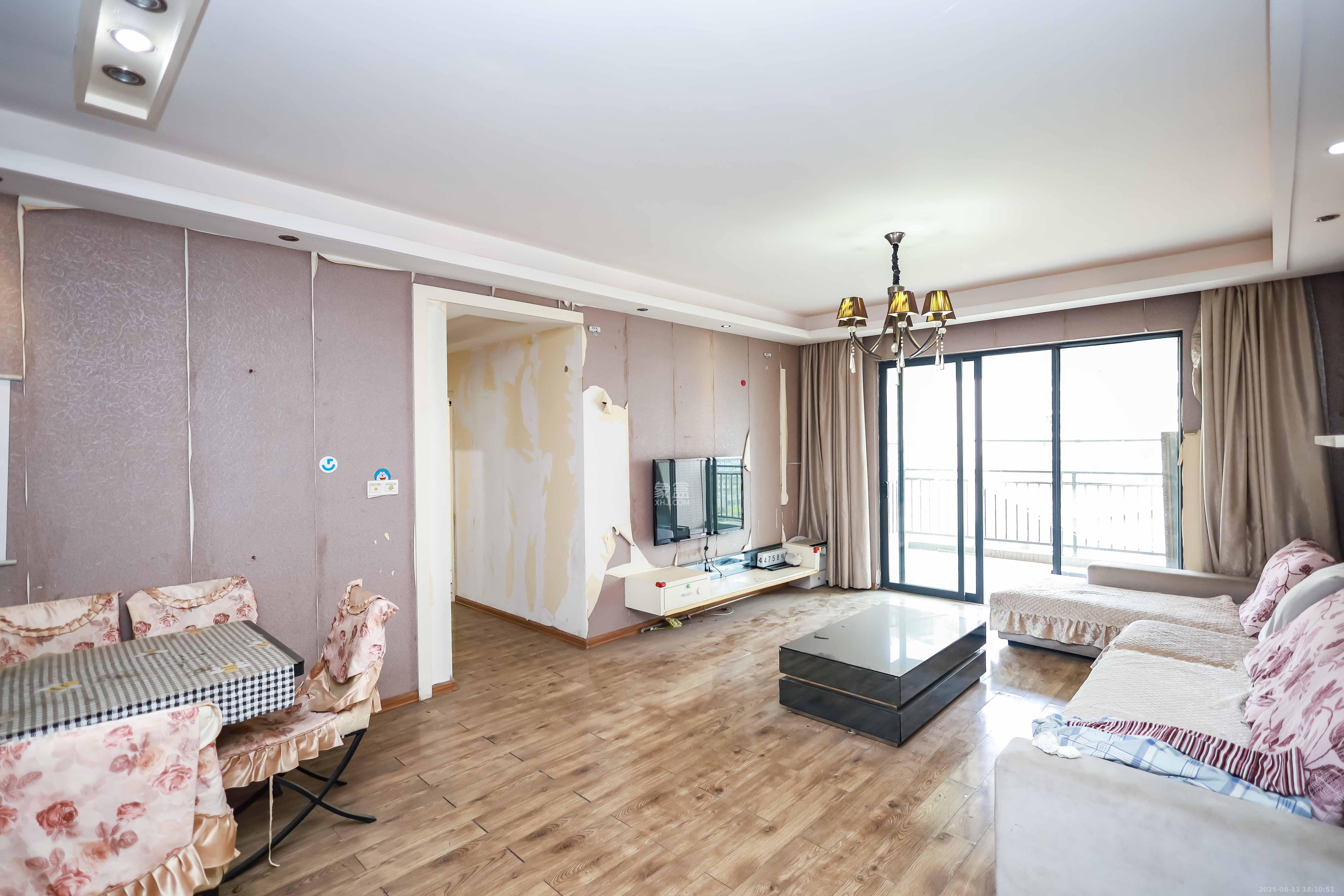 莱茵城  3室2厅2卫    108.0万 莱茵城  3室2厅2卫    108.0万客厅