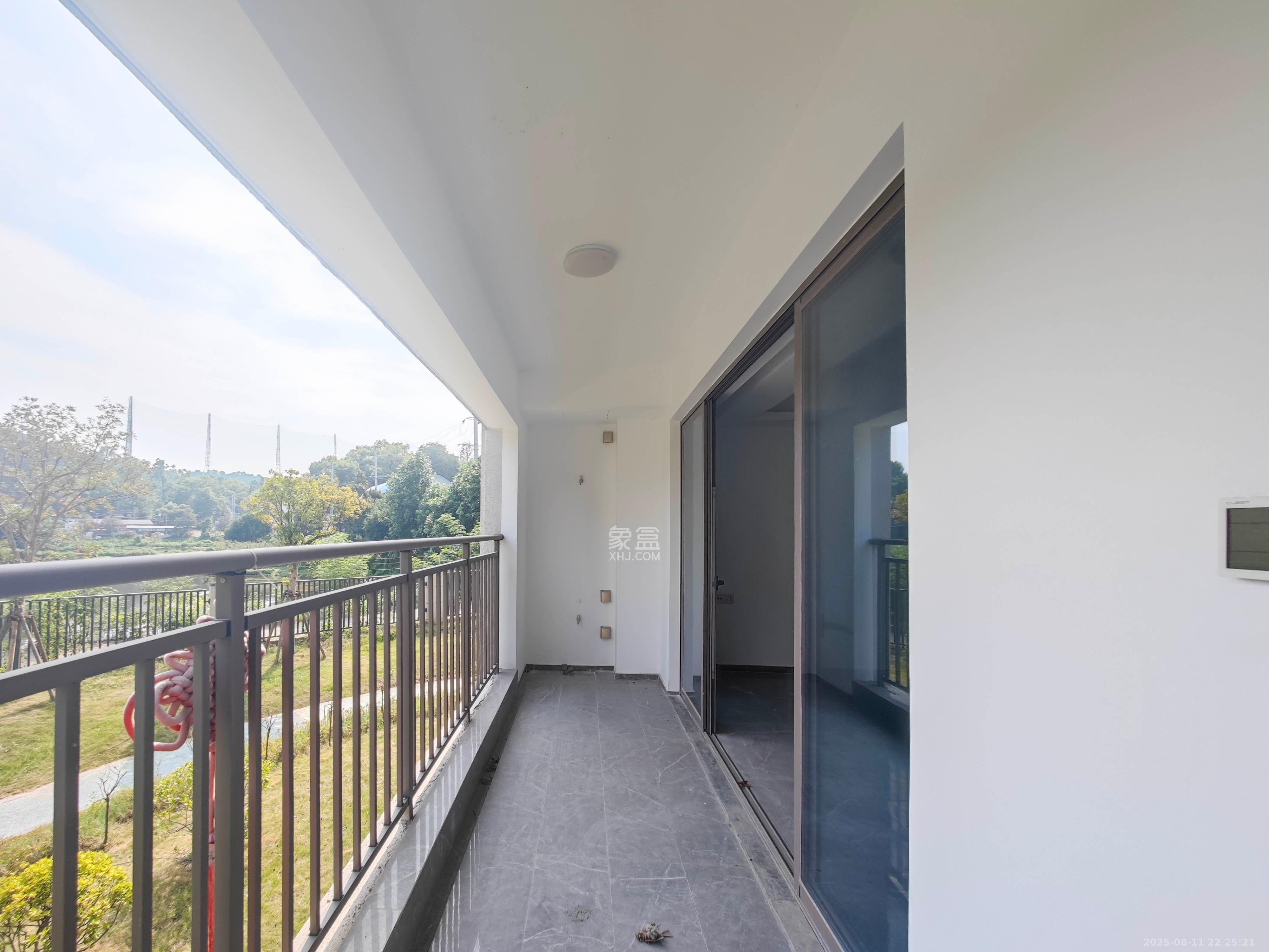 弘阳阳光城天宸府  4室2厅2卫    196.0万阳台