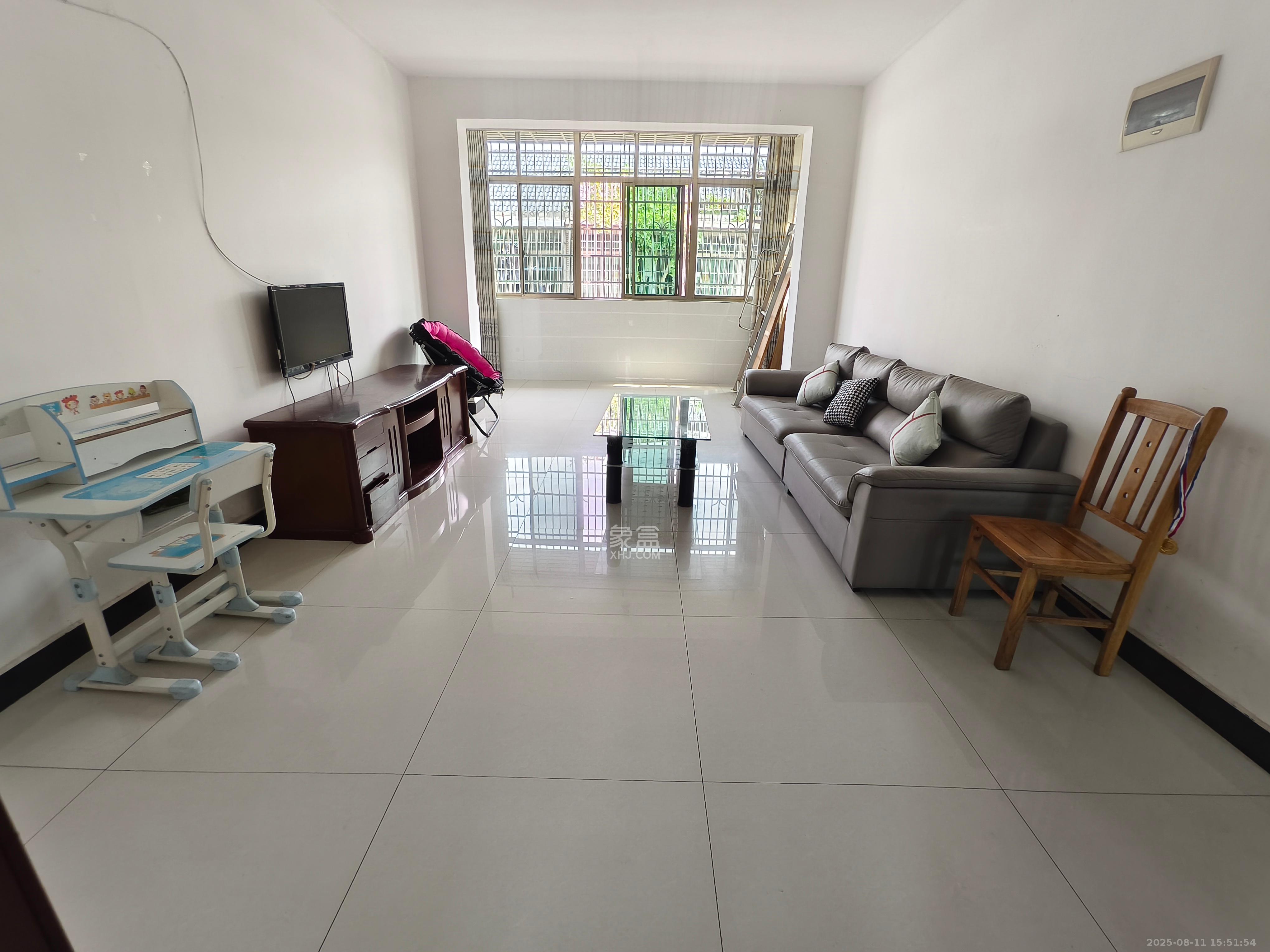 金桂小区一期 3室2厅1卫 1400.0元/月 金桂小区一期 3室2厅1卫 1400.0元/月室内图