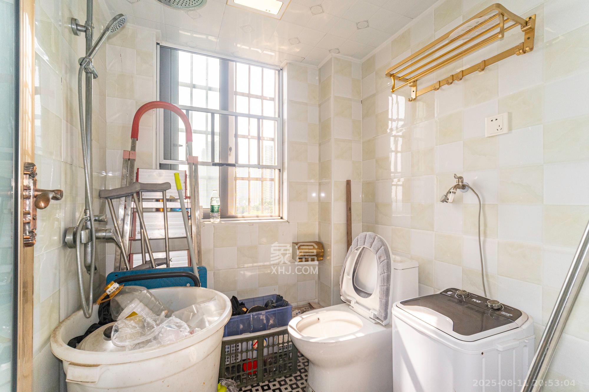 时代星空 3室2厅2卫 73.8万 时代星空 3室2厅2卫 73.8万卫生间