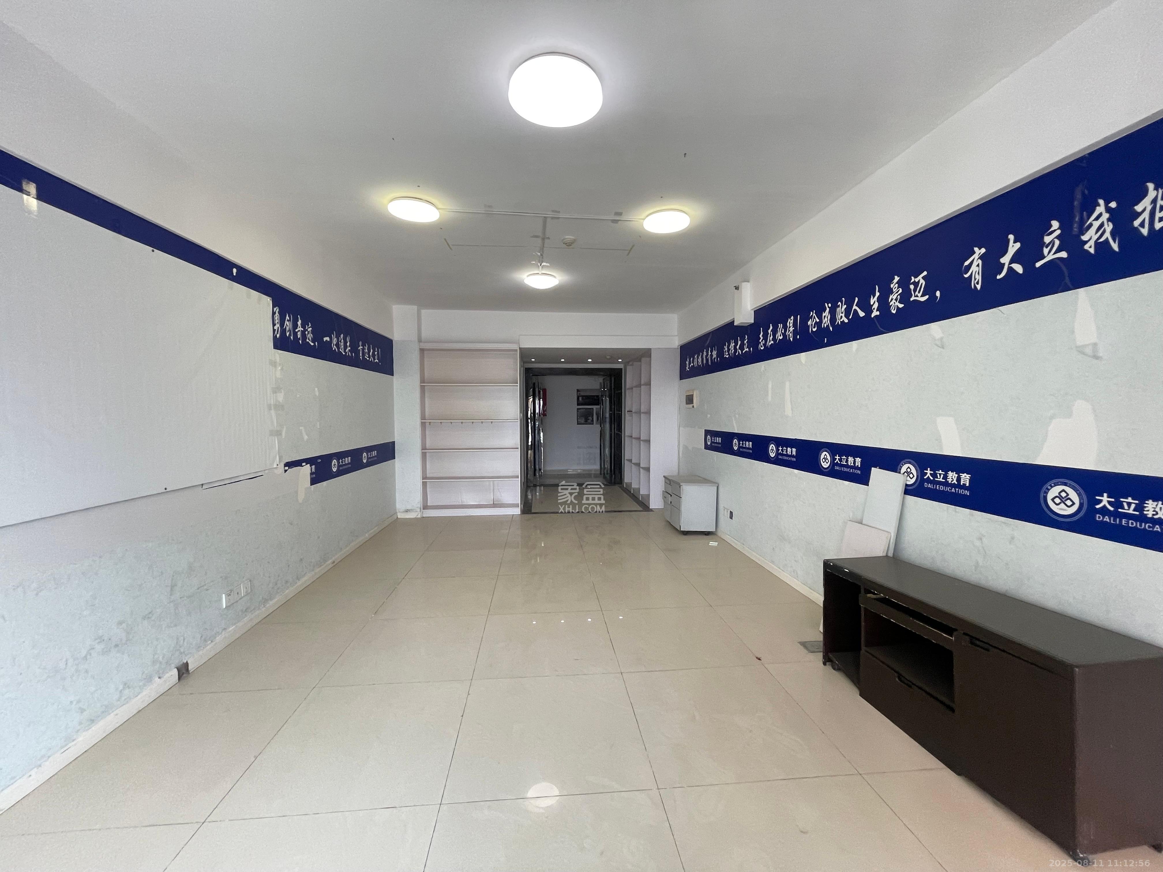 星大峰汇商务楼  1室1厅1卫    1600.0元/月室内图