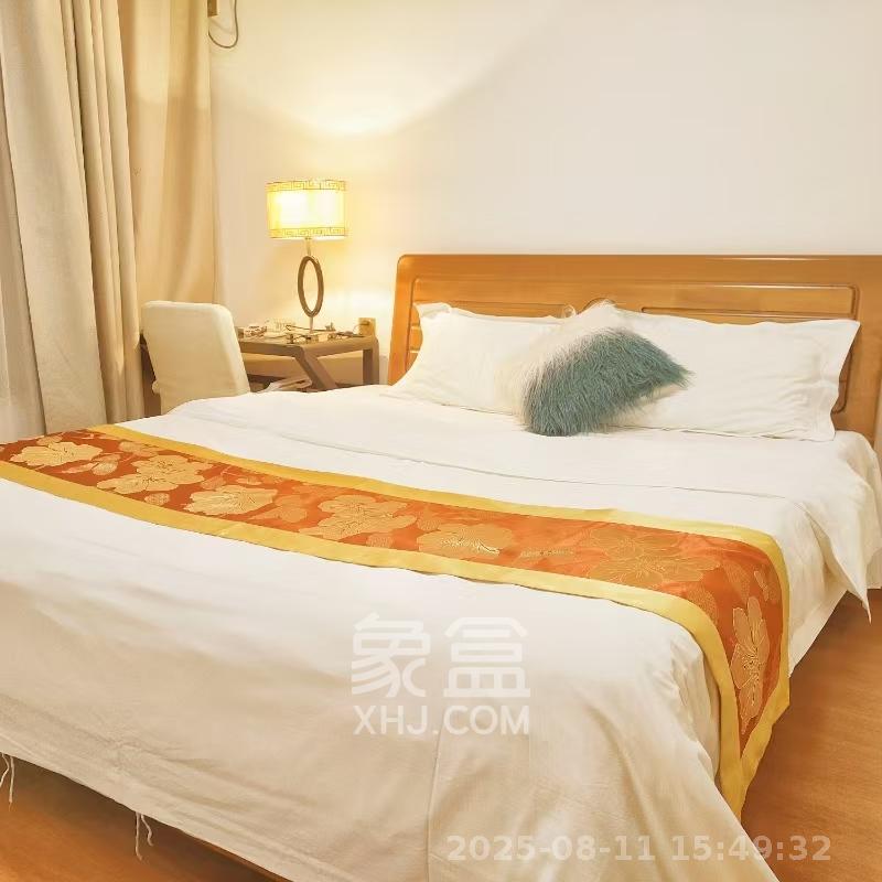万达华府  4室2厅2卫   98.00万客厅
