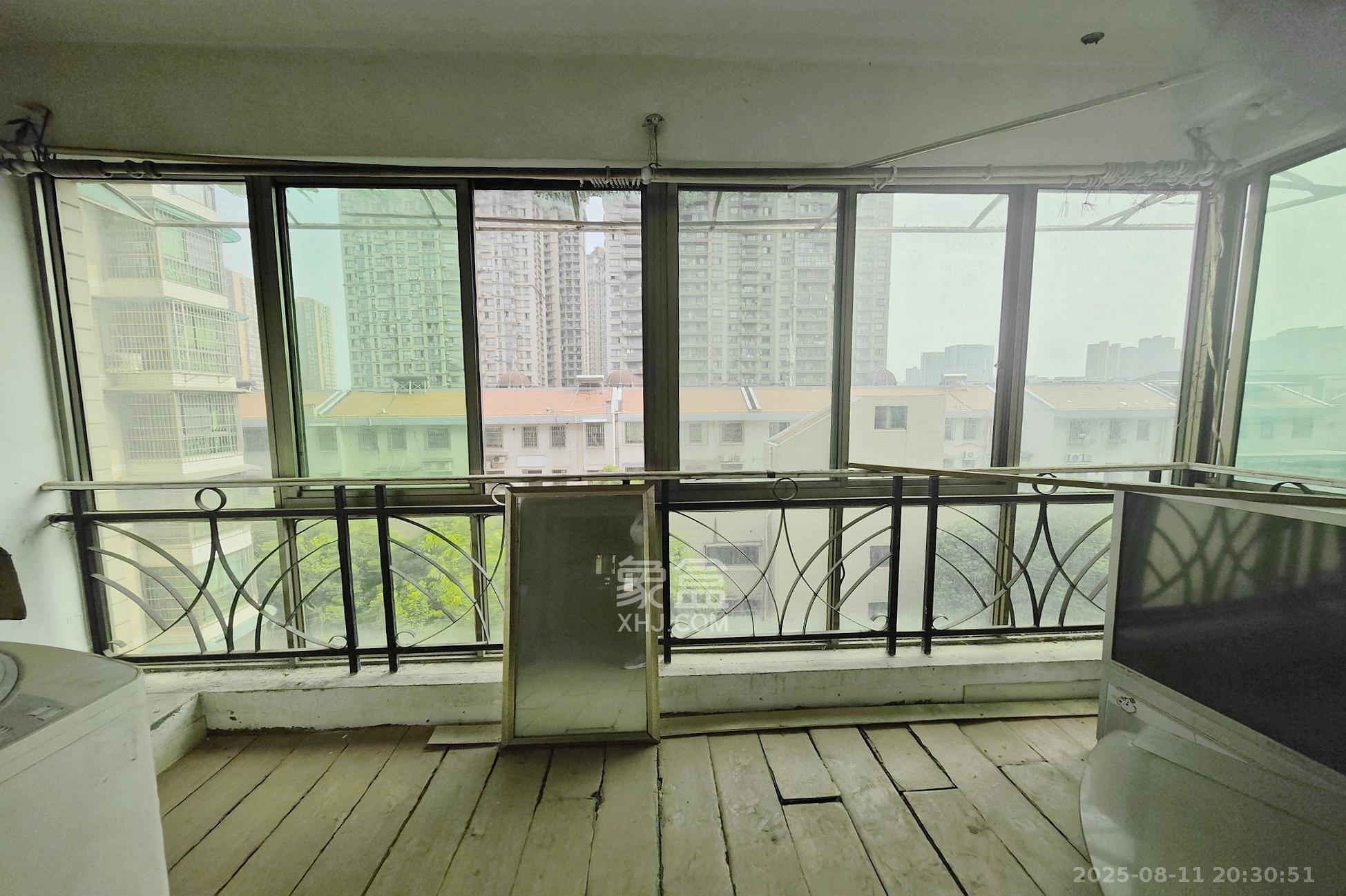 宏轩花苑 3室2厅1卫 95.0万 宏轩花苑 3室2厅1卫 95.0万阳台