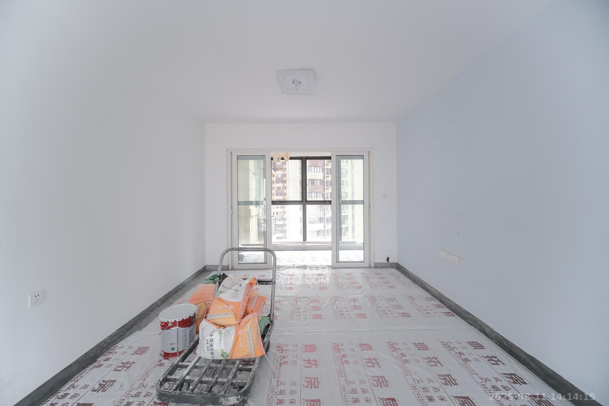 保利香槟国际 4室2厅2卫 106.00万 保利香槟国际 4室2厅2卫 106.00万客厅