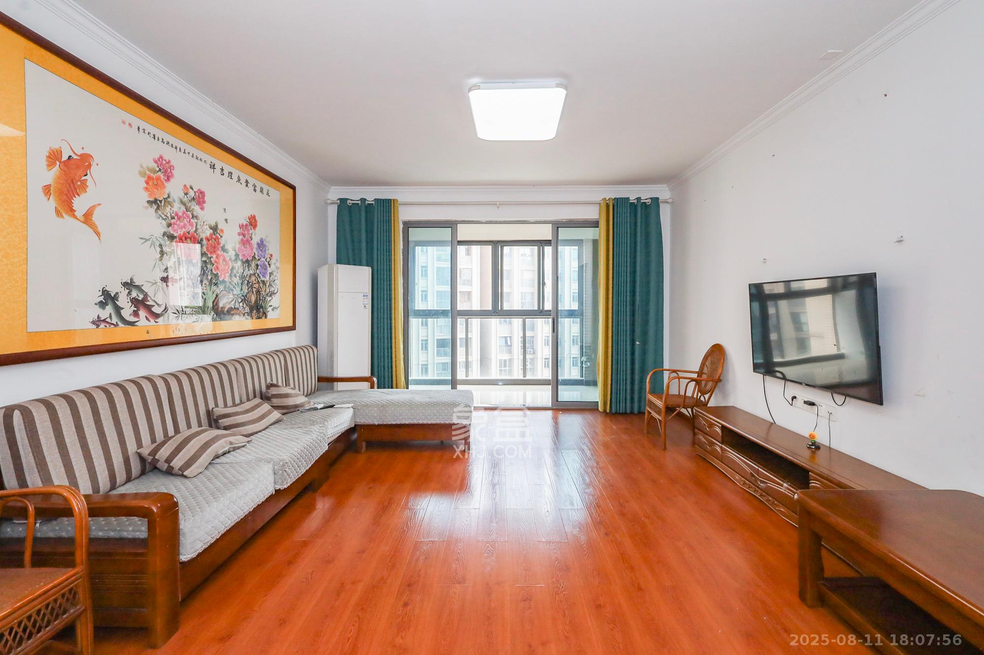 八方小区C区 3室2厅2卫 380.0万 八方小区C区 3室2厅2卫 380.0万客厅