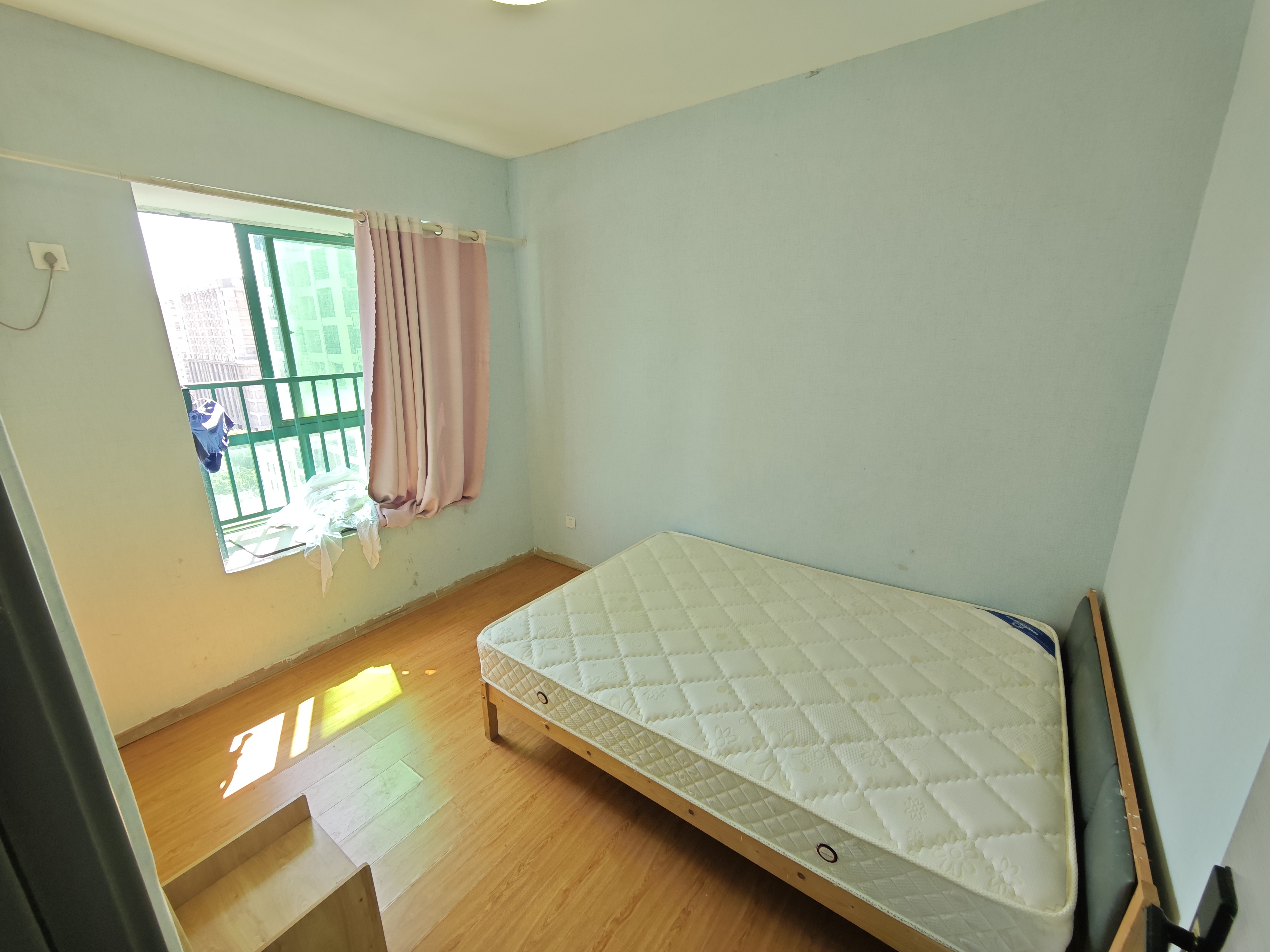 景观花园  3室2厅1卫   2000.00元/月室内图