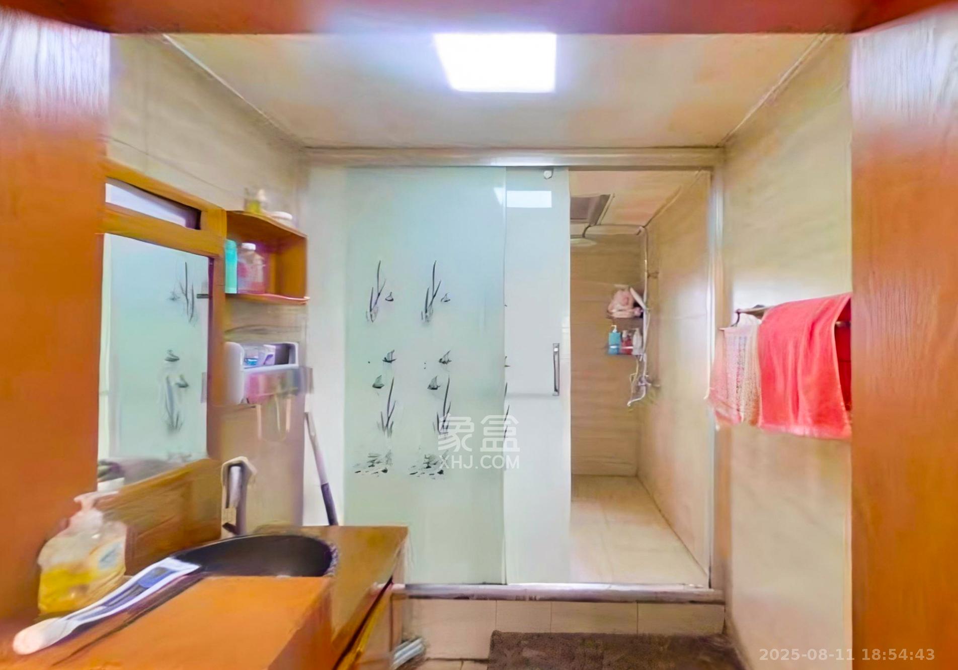 山语城一期  3室2厅2卫   98.00万卫生间