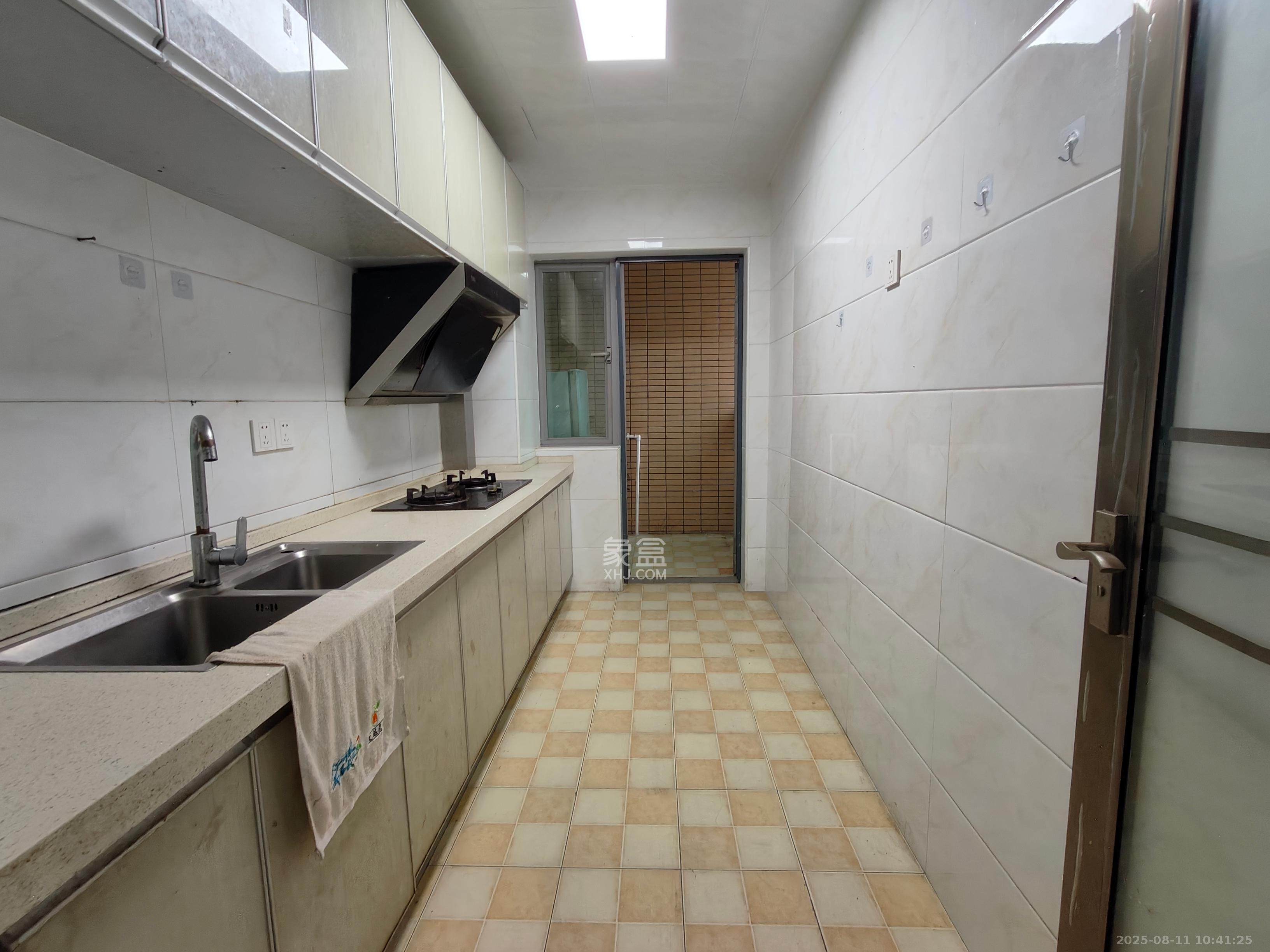 新城新世界一二三期  2室2厅1卫    2500.0元/月室内图