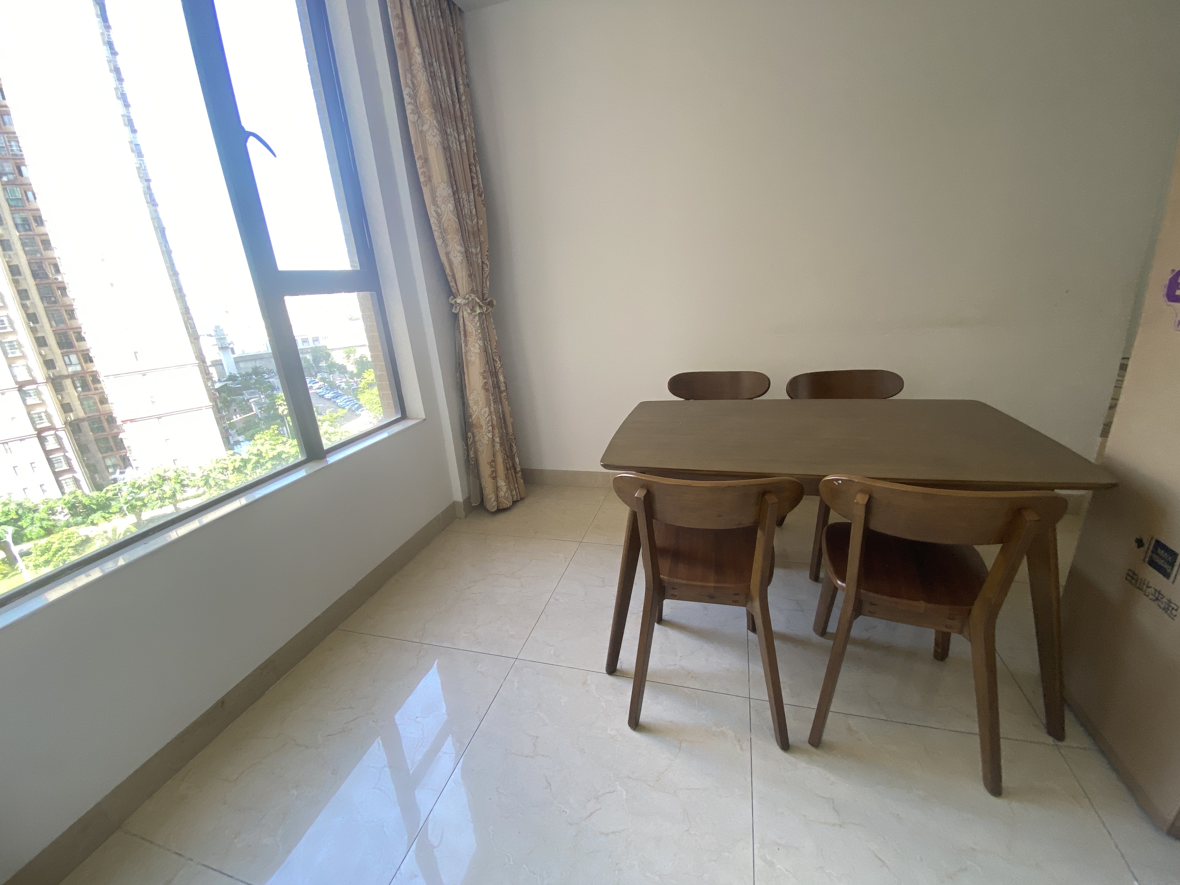 滨江帝景二期(三期) 3室2厅2卫 2700.0元/月 滨江帝景二期(三期) 3室2厅2卫 2700.0元/月室内图