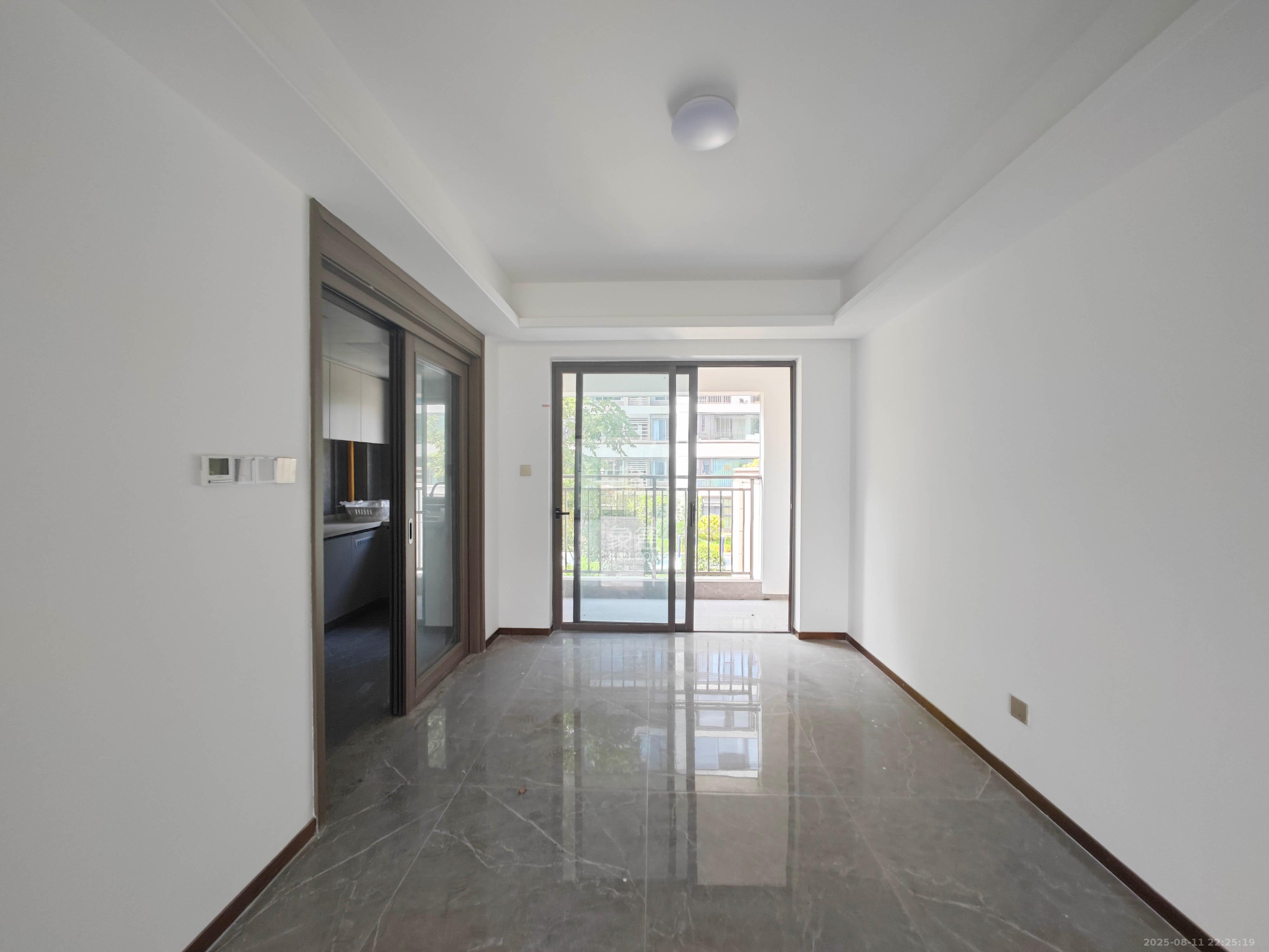 弘阳阳光城天宸府  4室2厅2卫    196.0万其他