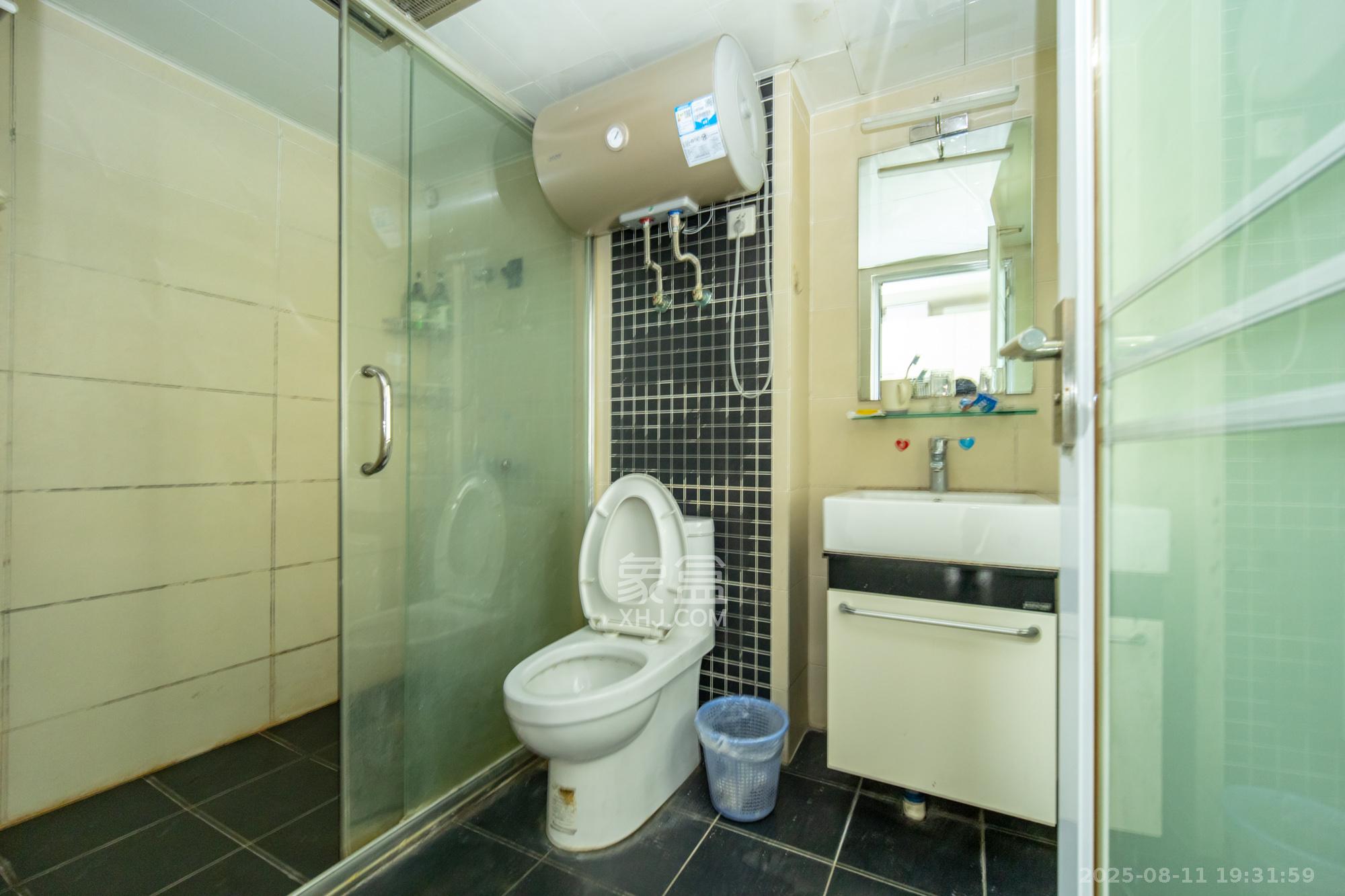 时代星城 1室1厅1卫 17.8万 时代星城 1室1厅1卫 17.8万卫生间