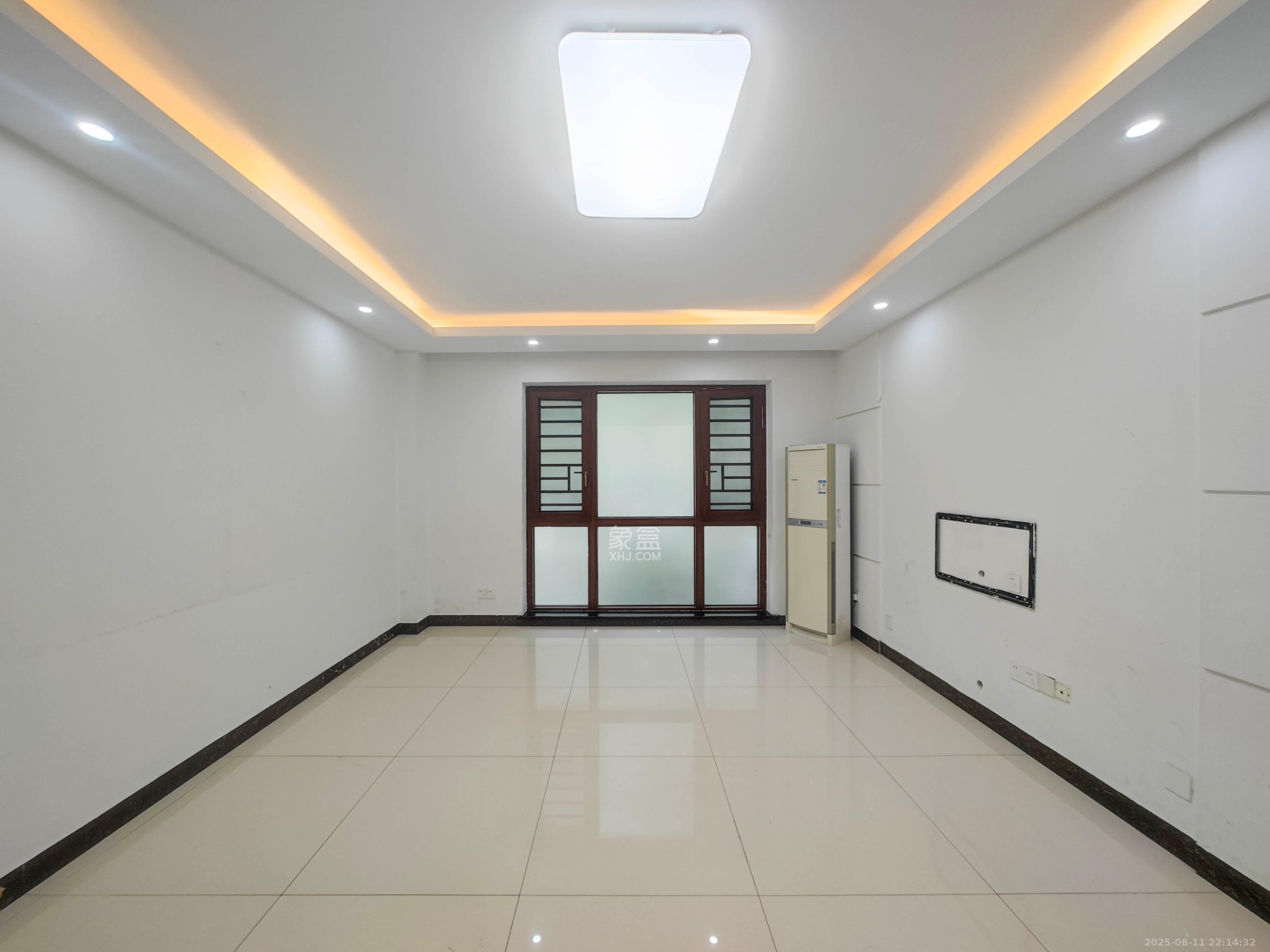 华盛世纪新城 4室2厅1卫 95.0万 华盛世纪新城 4室2厅1卫 95.0万客厅