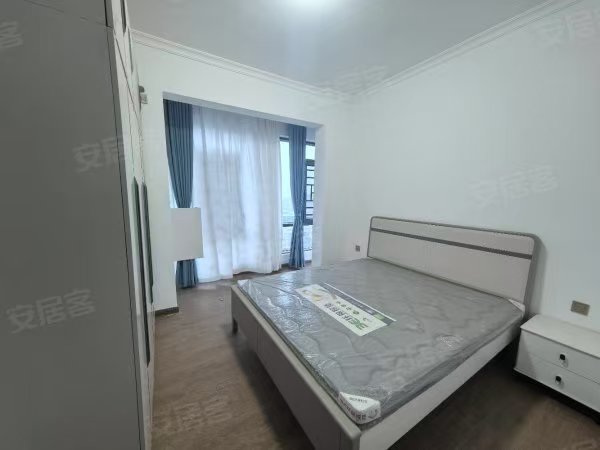 鸿星新天地  4室2厅2卫    2500.0元/月室内图