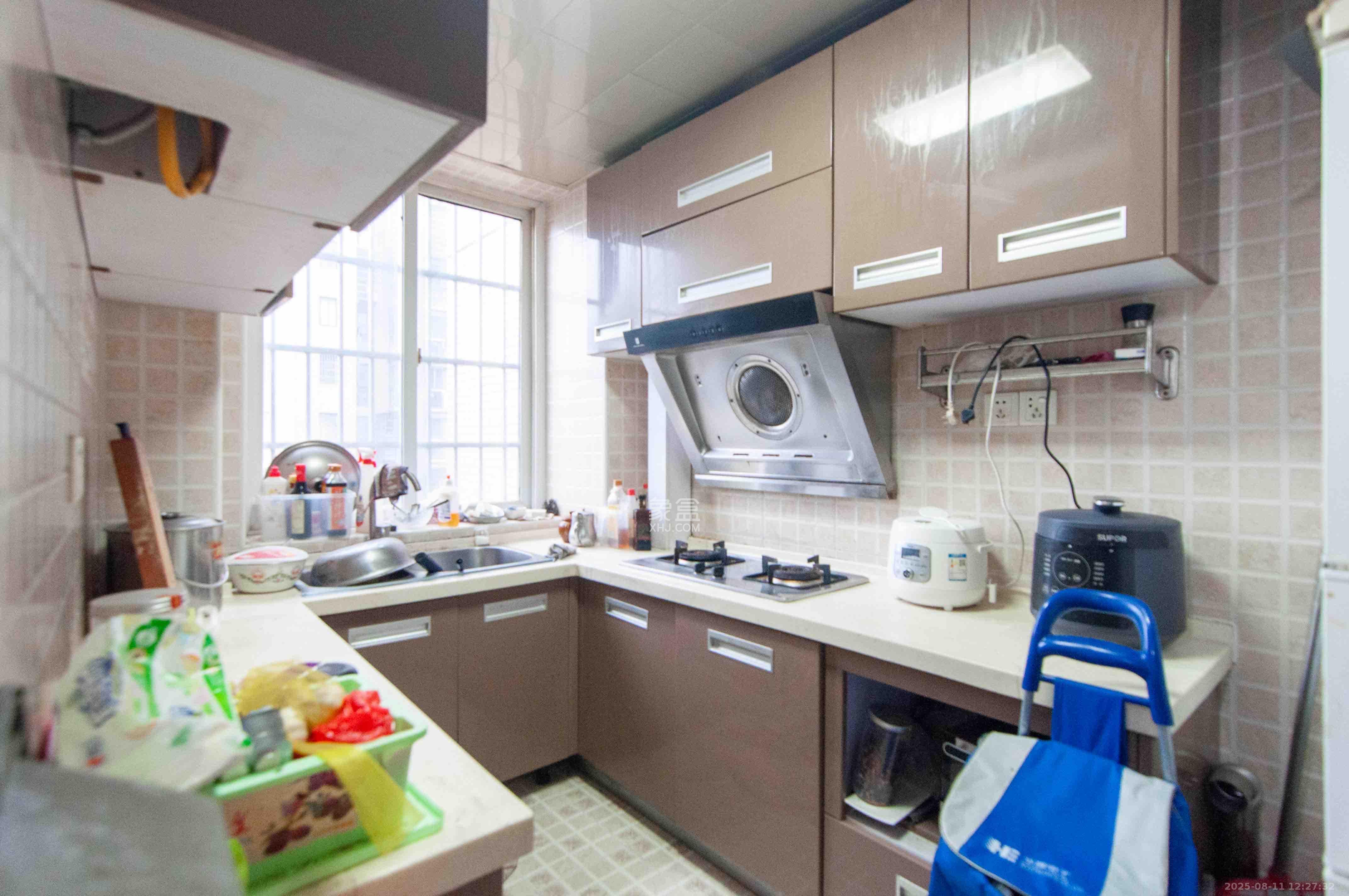 龙王港社区 2室2厅1卫 2300.0元/月 龙王港社区 2室2厅1卫 2300.0元/月室内图