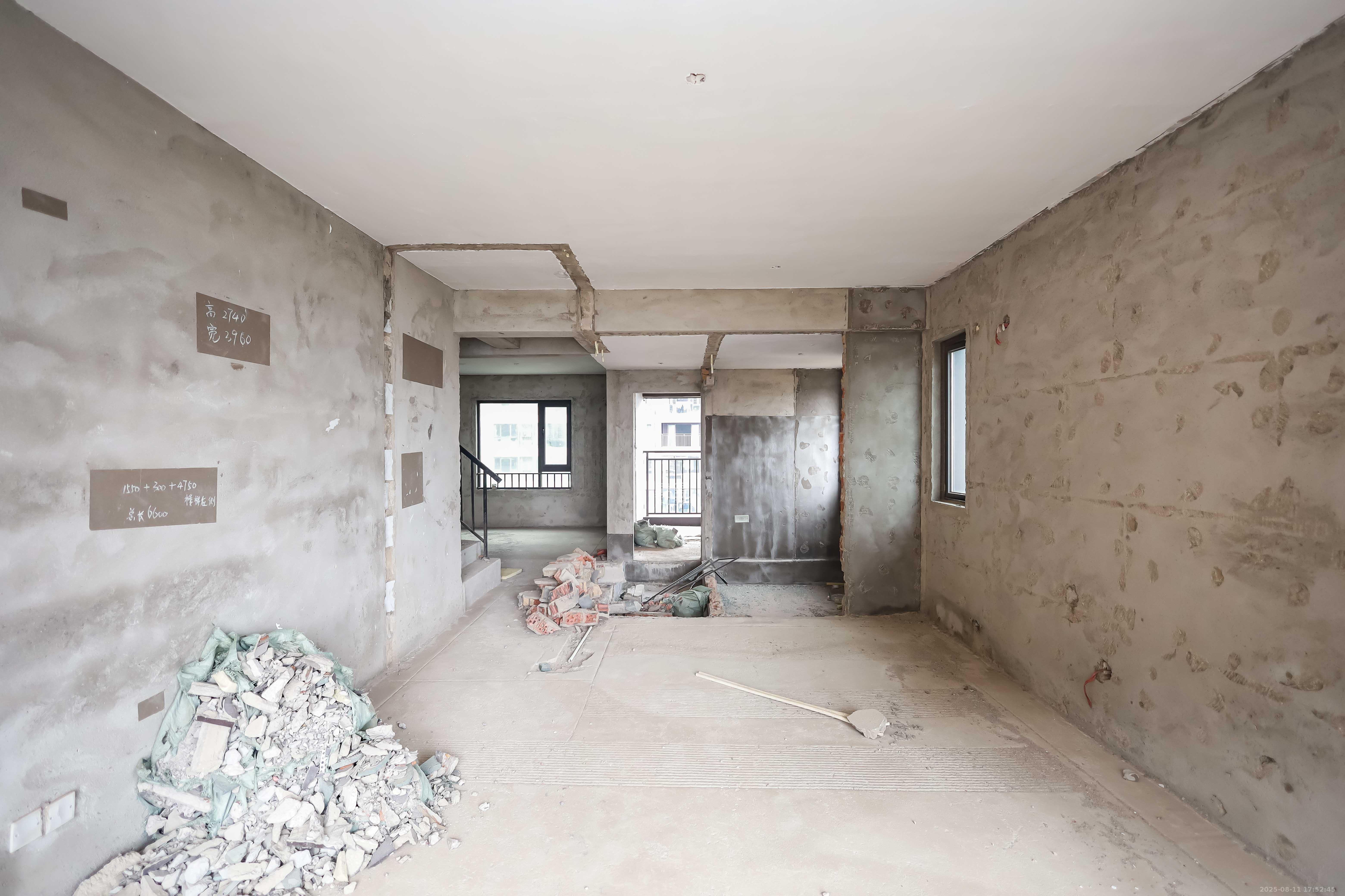 金辉优步花园  3室2厅2卫    109.0万客厅