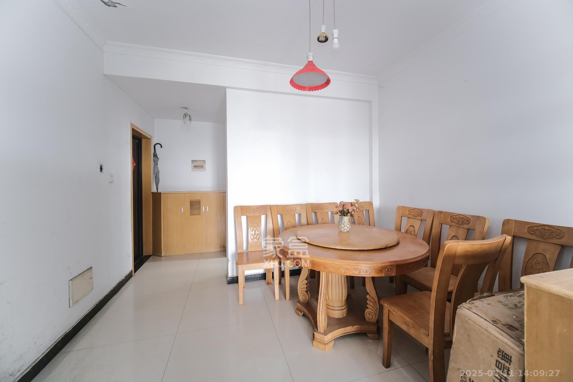 世景华庭 2室2厅1卫 43.0万 世景华庭 2室2厅1卫 43.0万客厅