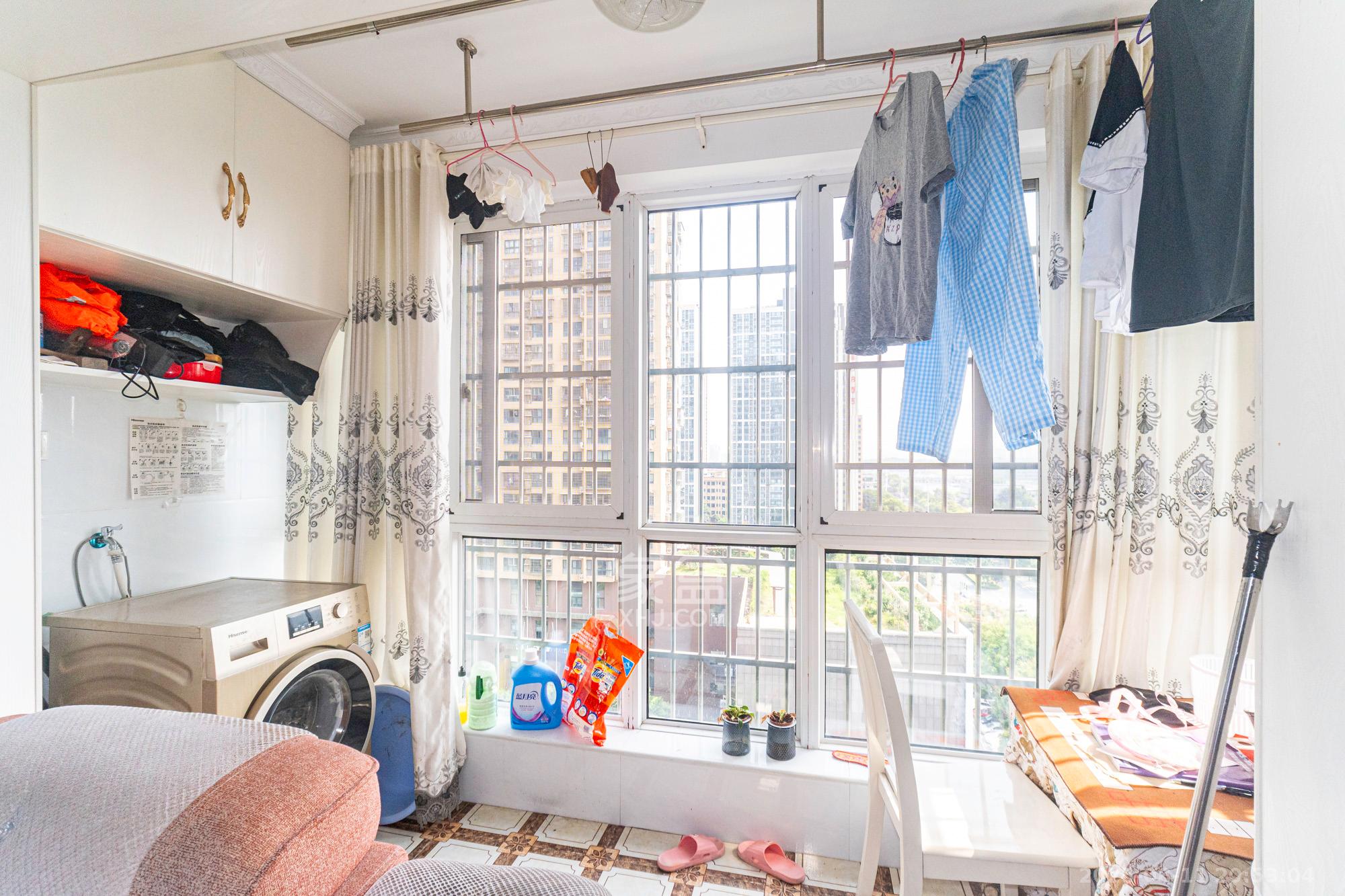 时代星空 3室2厅2卫 73.8万 时代星空 3室2厅2卫 73.8万阳台