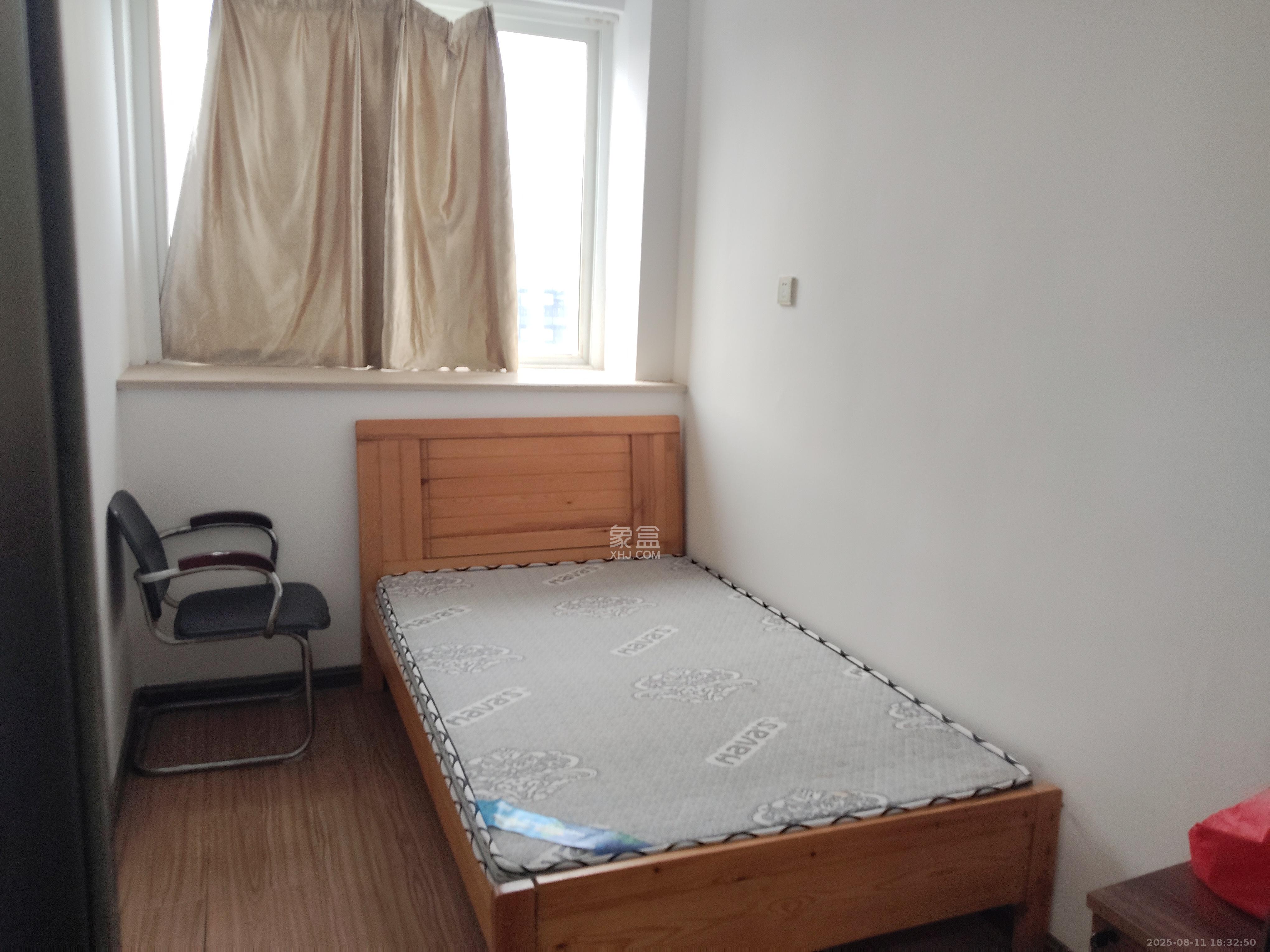 月亮湾草莓街区一、二期  3室2厅1卫   2300.00元/月室内图