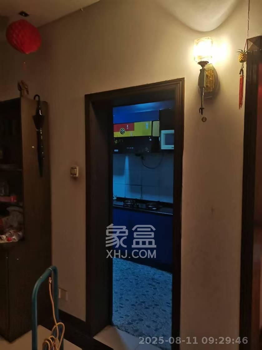 红星建材交易大市场  3室2厅1卫   2200.00元/月室内图