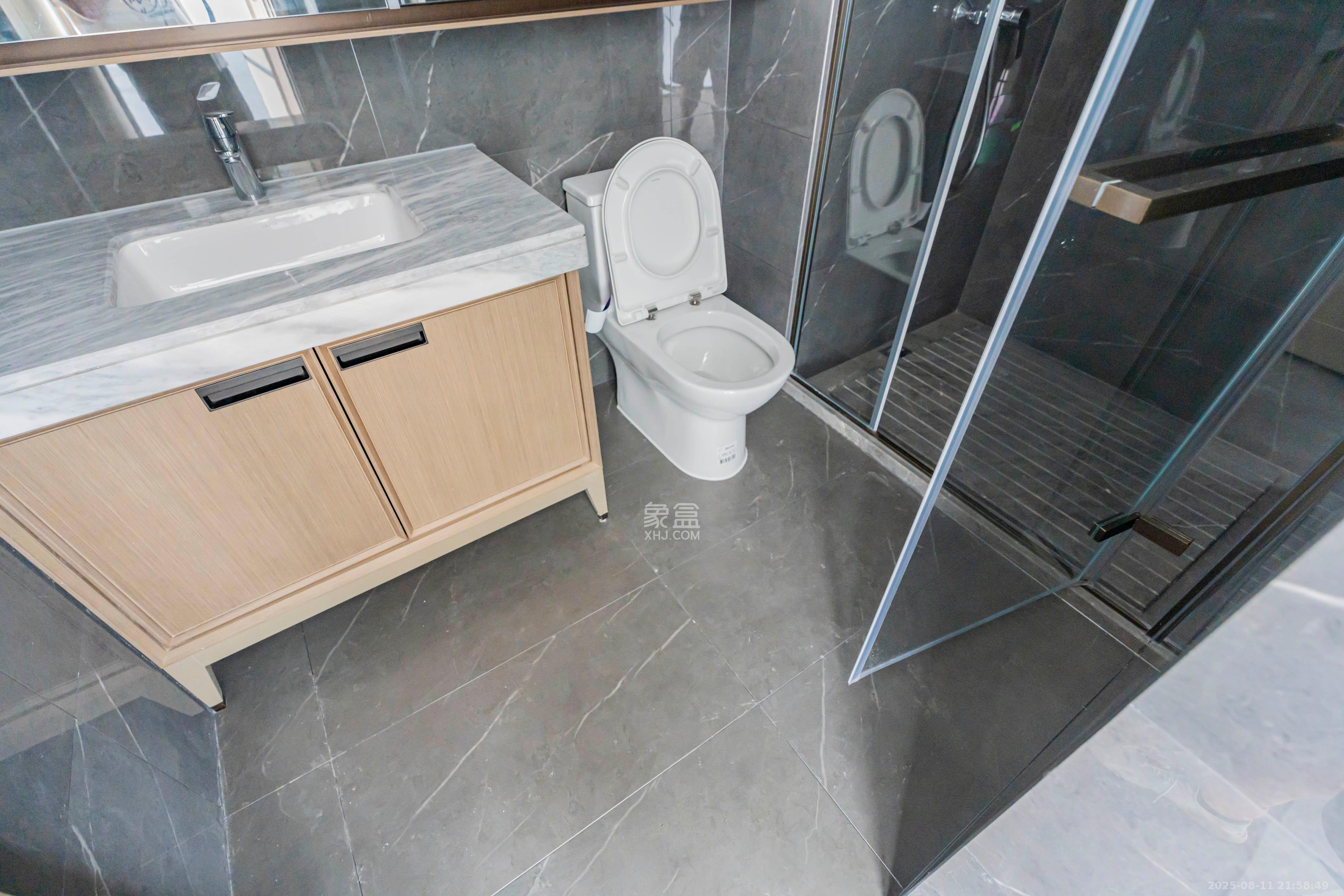 建发养云  4室2厅3卫   580.00万卫生间