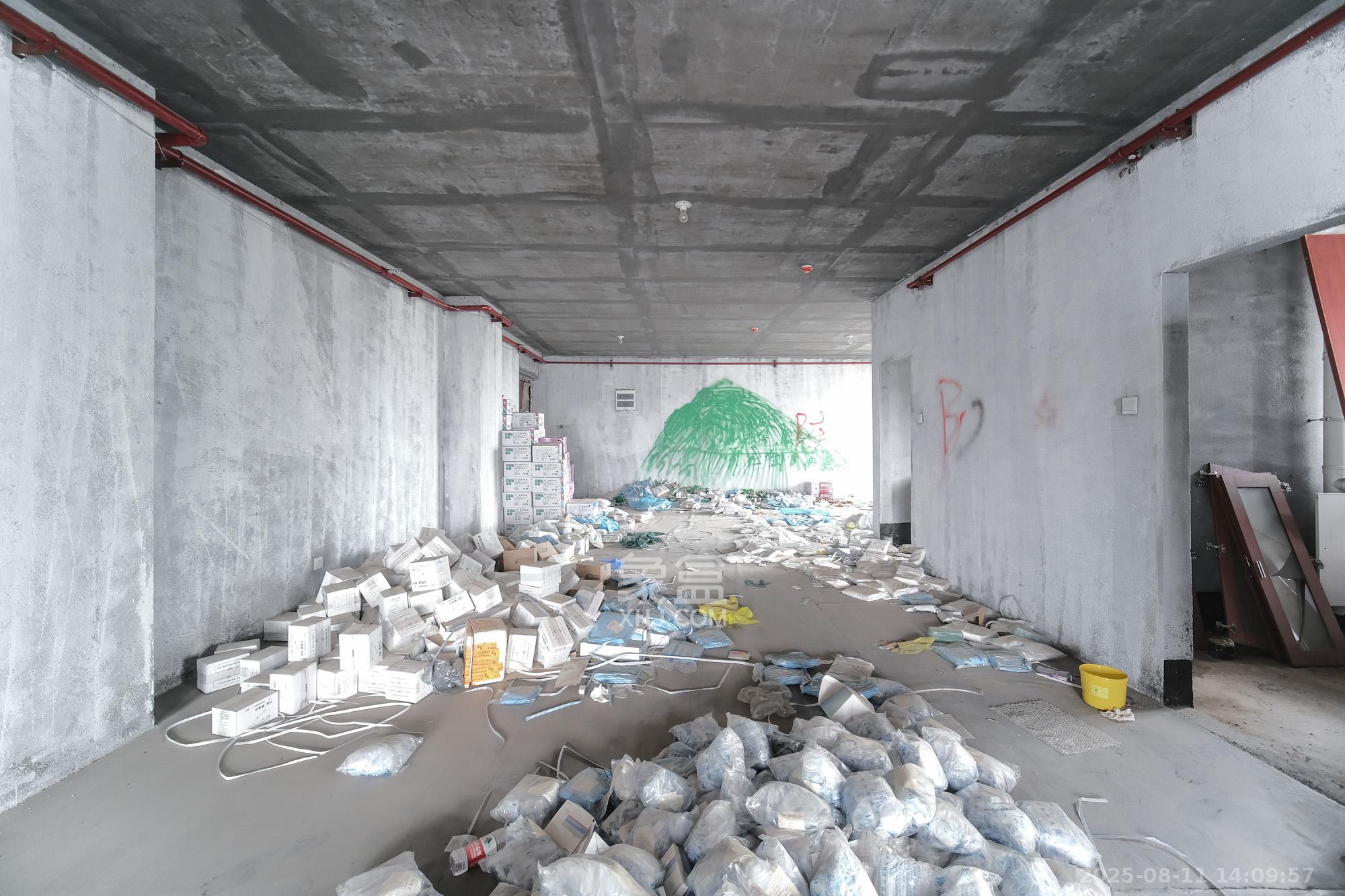 和悦城(蟠龙景苑)  1室0厅0卫    125.0万客厅