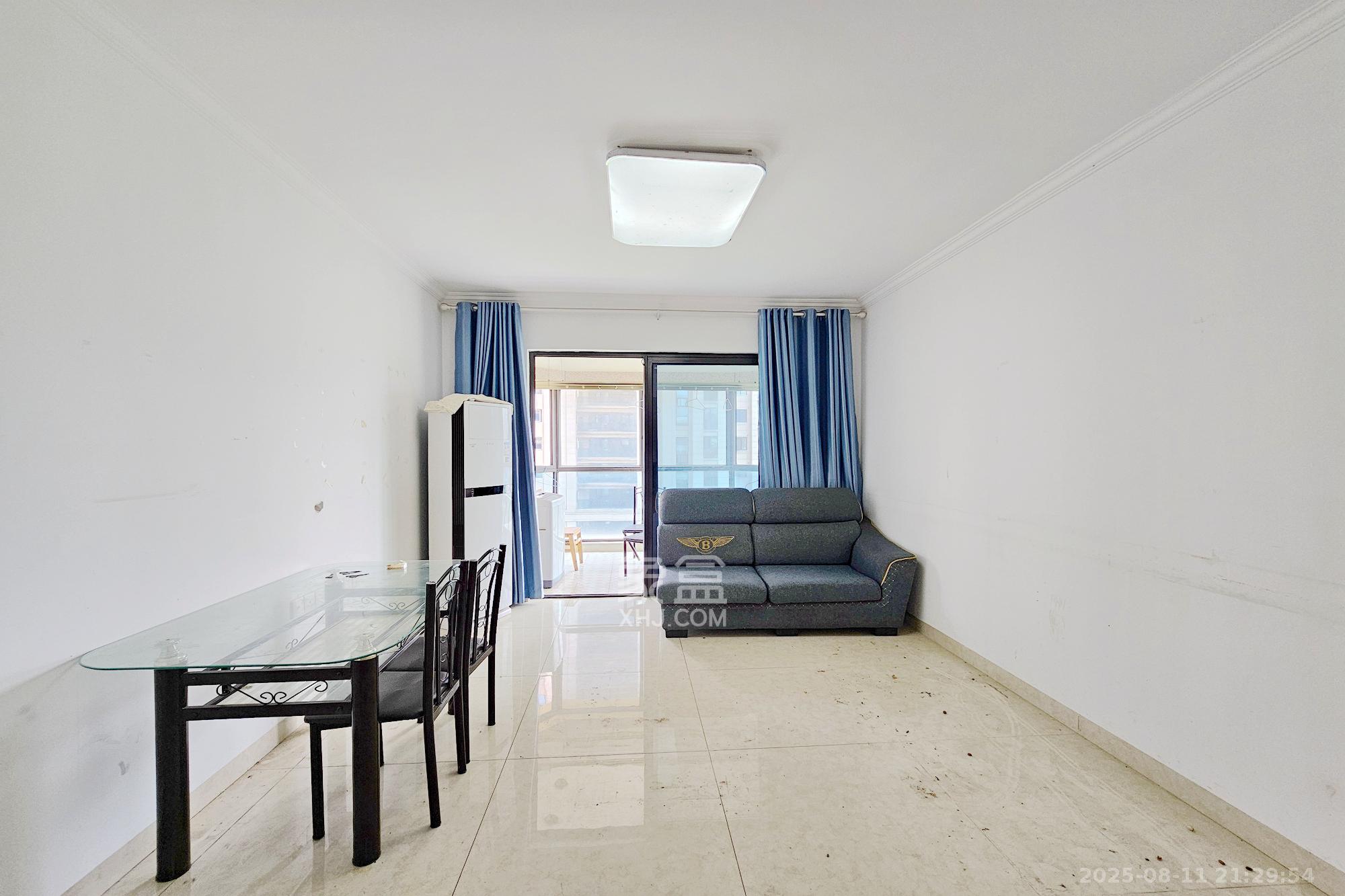 明昇壹城(明昇时代广场)一期 3室2厅1卫 130.0万 明昇壹城(明昇时代广场)一期 3室2厅1卫 130.0万客厅