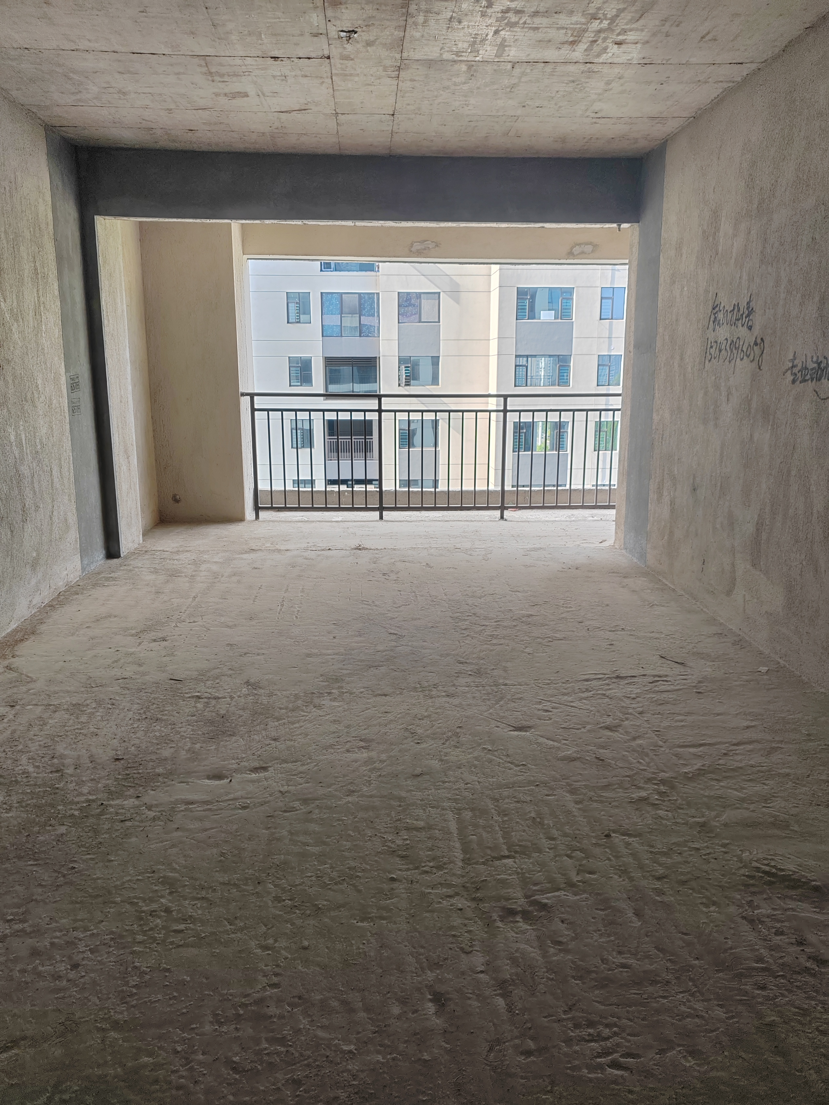 青春里-铂樾府 3室2厅2卫 65.8万 青春里-铂樾府 3室2厅2卫 65.8万客厅