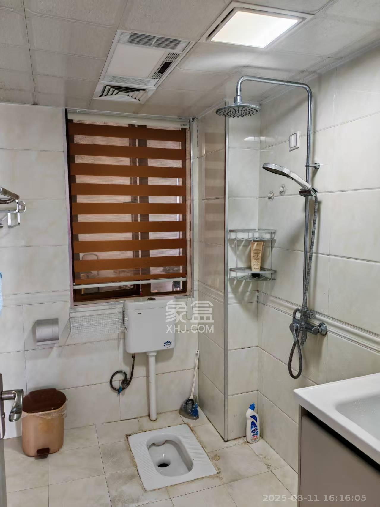 锑都家园  3室2厅2卫    2000.0元/月室内图