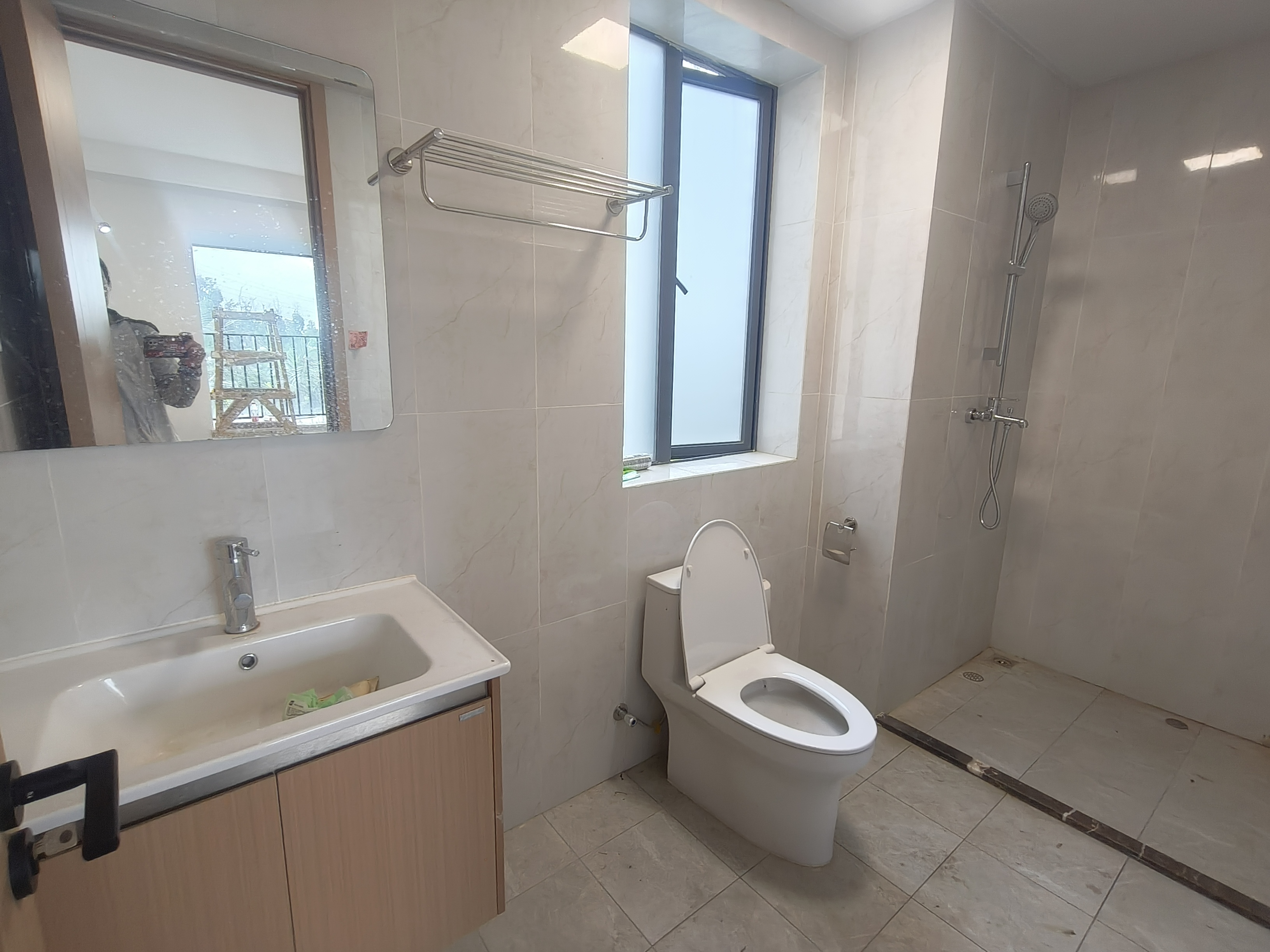 和风家园蓝天居  3室2厅2卫    2000.0元/月室内图