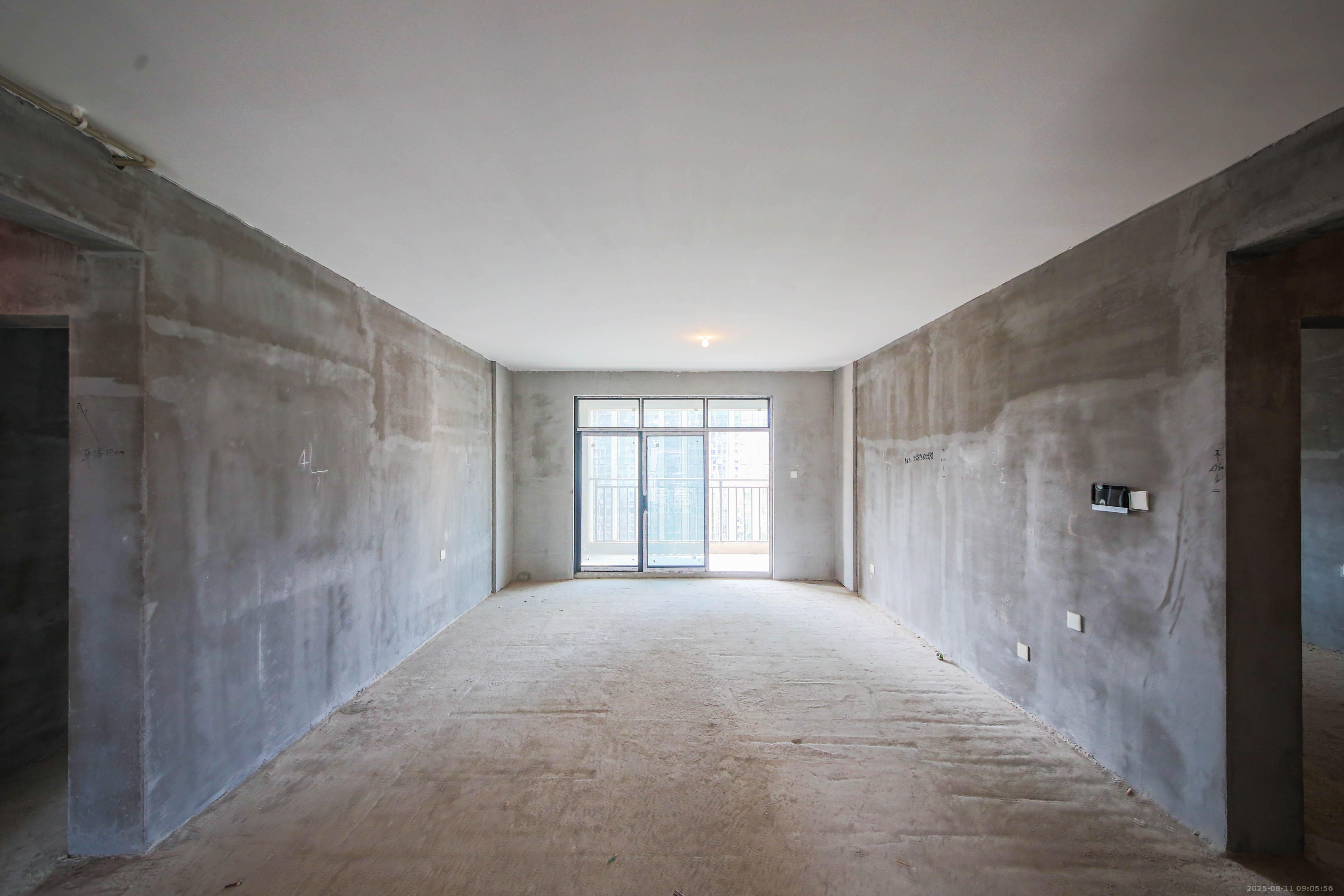 友谊青苑  5室2厅3卫    245.0万 友谊青苑  5室2厅3卫    245.0万客厅