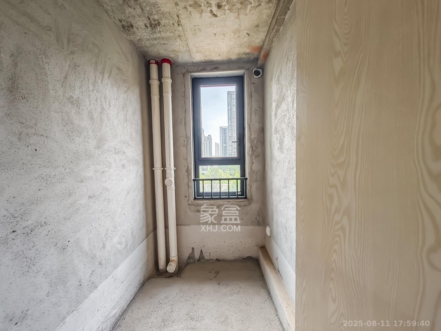 湘江壹号五期  4室2厅3卫    238.0万 湘江壹号五期  4室2厅3卫    238.0万卫生间