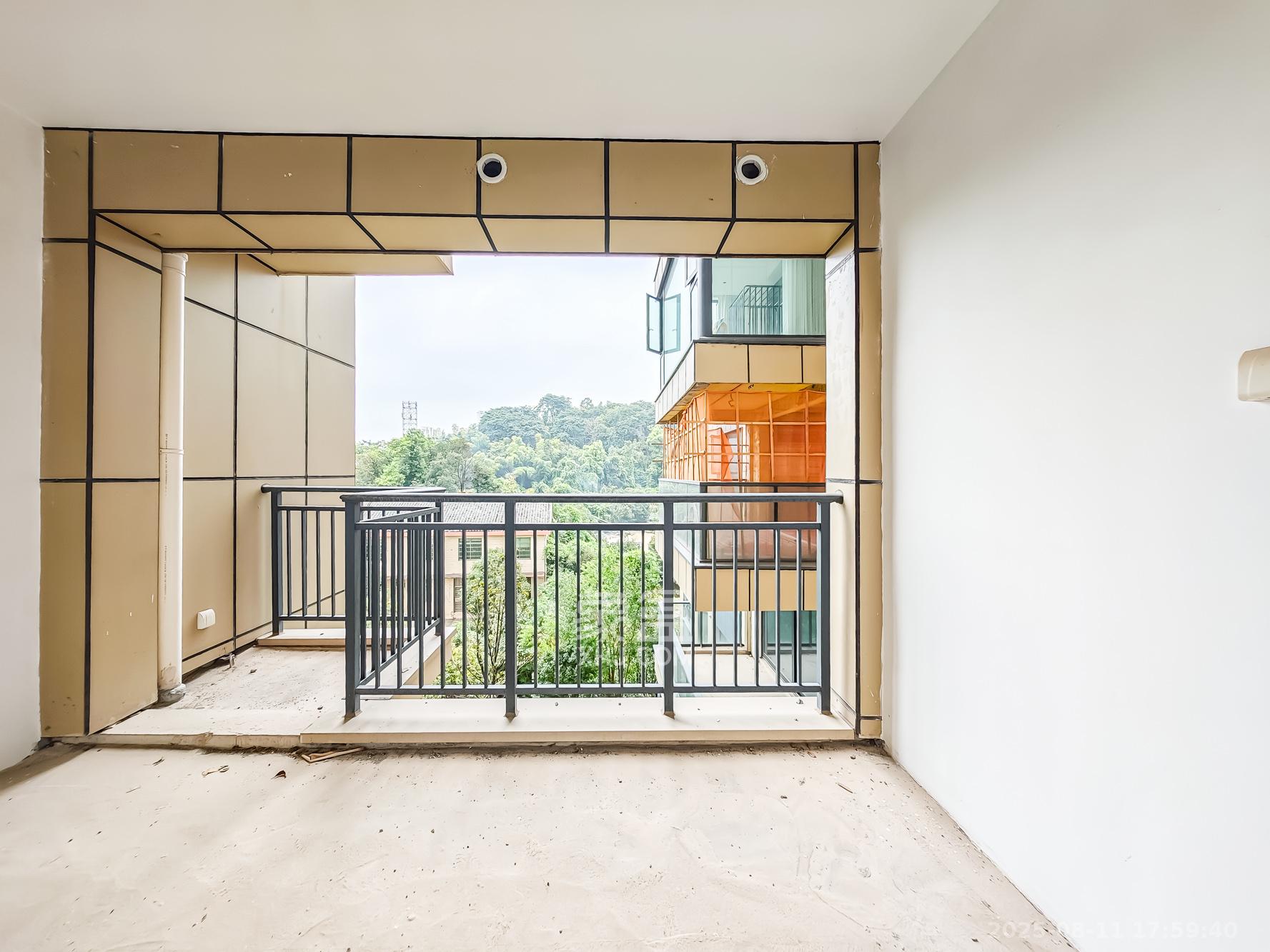 湘江壹号五期  4室2厅3卫    238.0万 湘江壹号五期  4室2厅3卫    238.0万阳台