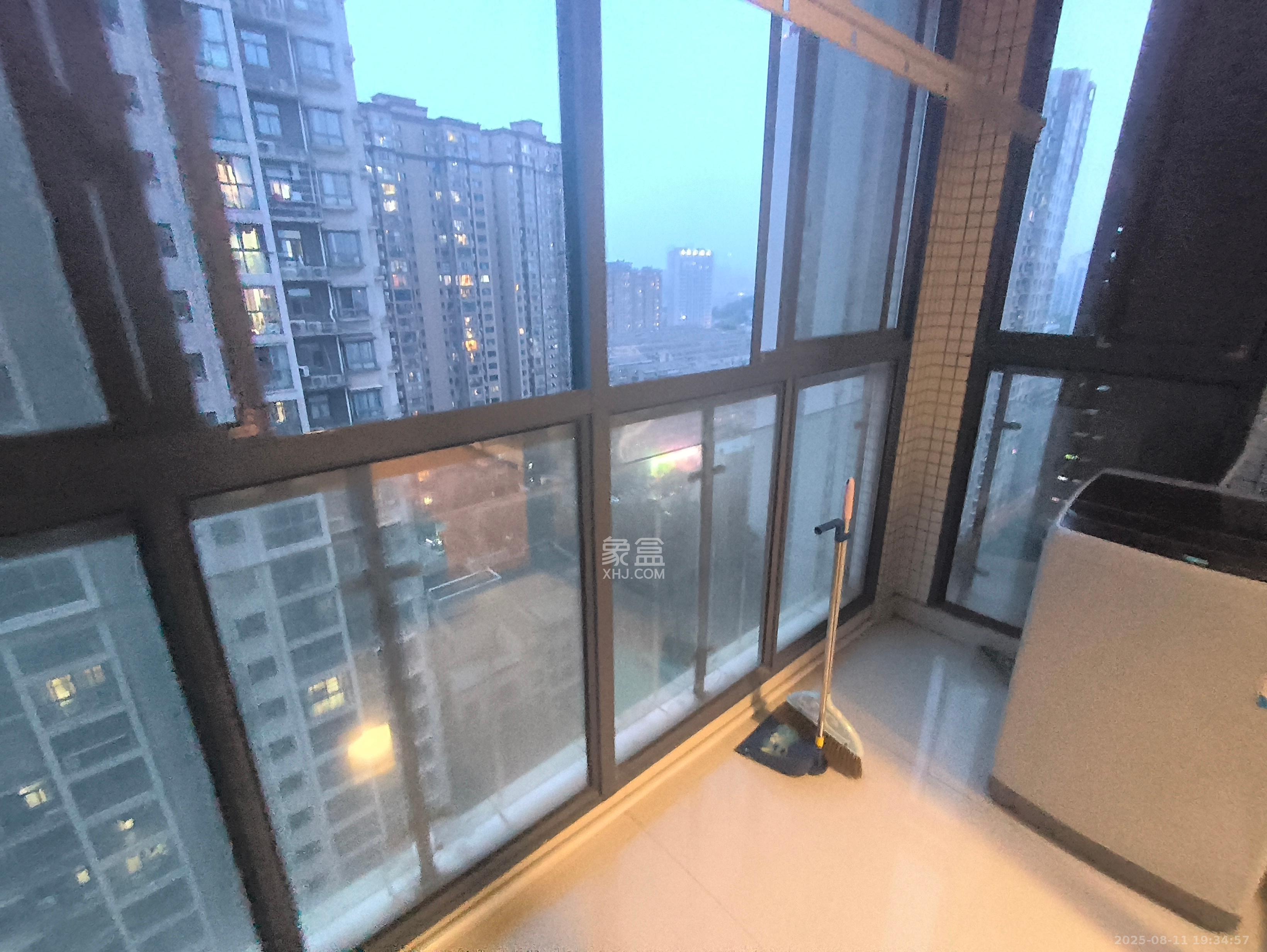 高鑫麓城 3室2厅1卫 2400.0元/月 高鑫麓城 3室2厅1卫 2400.0元/月室内图