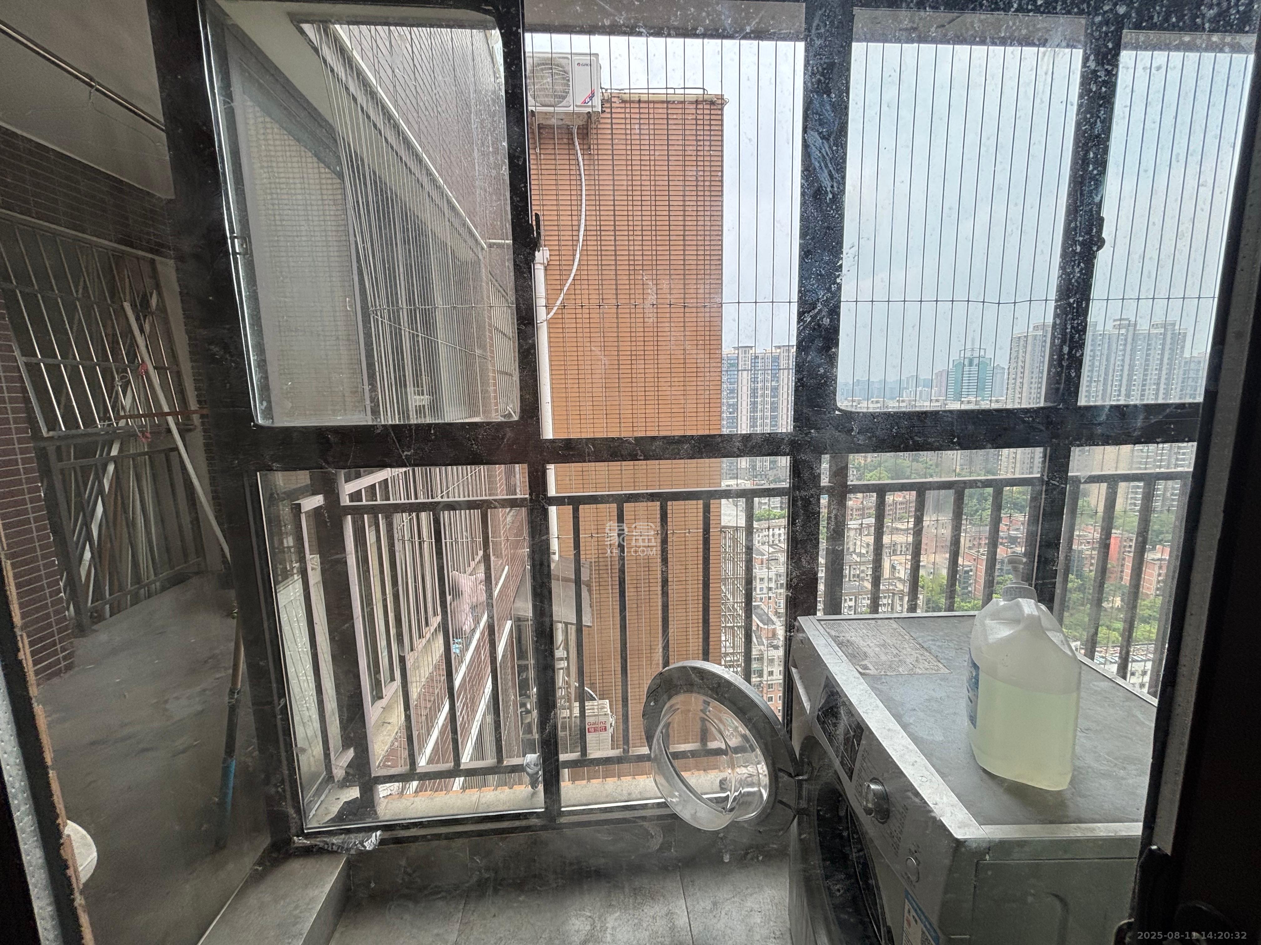 芒果天地(芒果雅苑) 3室2厅2卫 2600.0元/月 芒果天地(芒果雅苑) 3室2厅2卫 2600.0元/月室内图