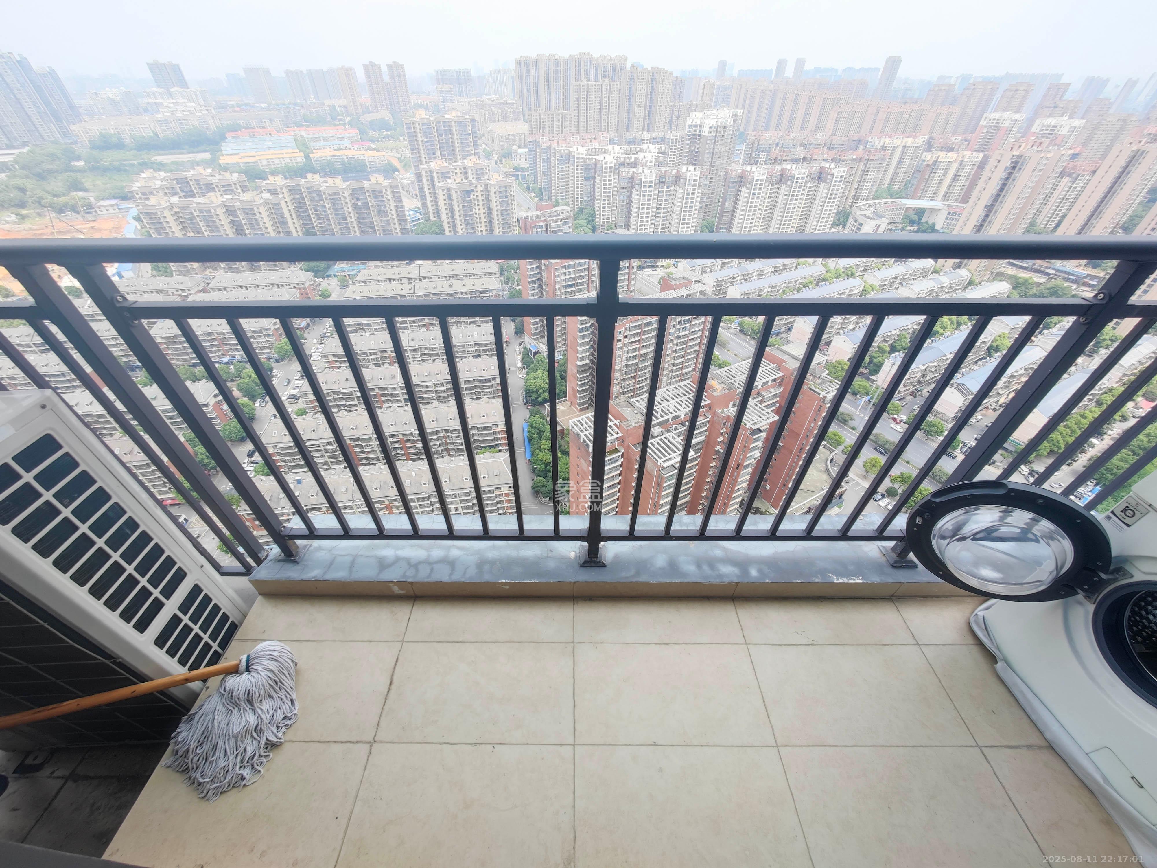 长房星城天地  4室2厅2卫    218.0万阳台