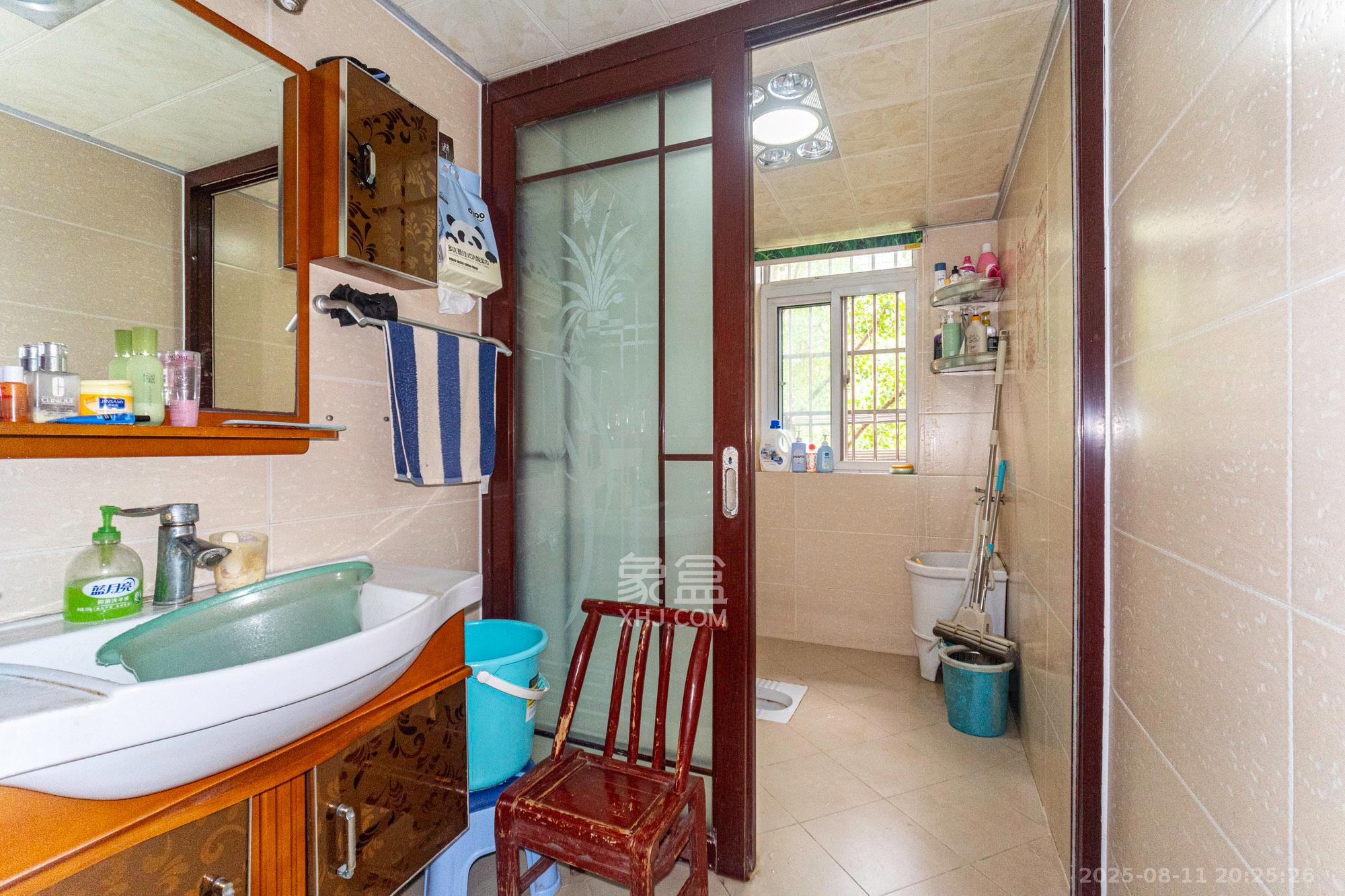 山水湾 3室2厅2卫 75.8万 山水湾 3室2厅2卫 75.8万卫生间