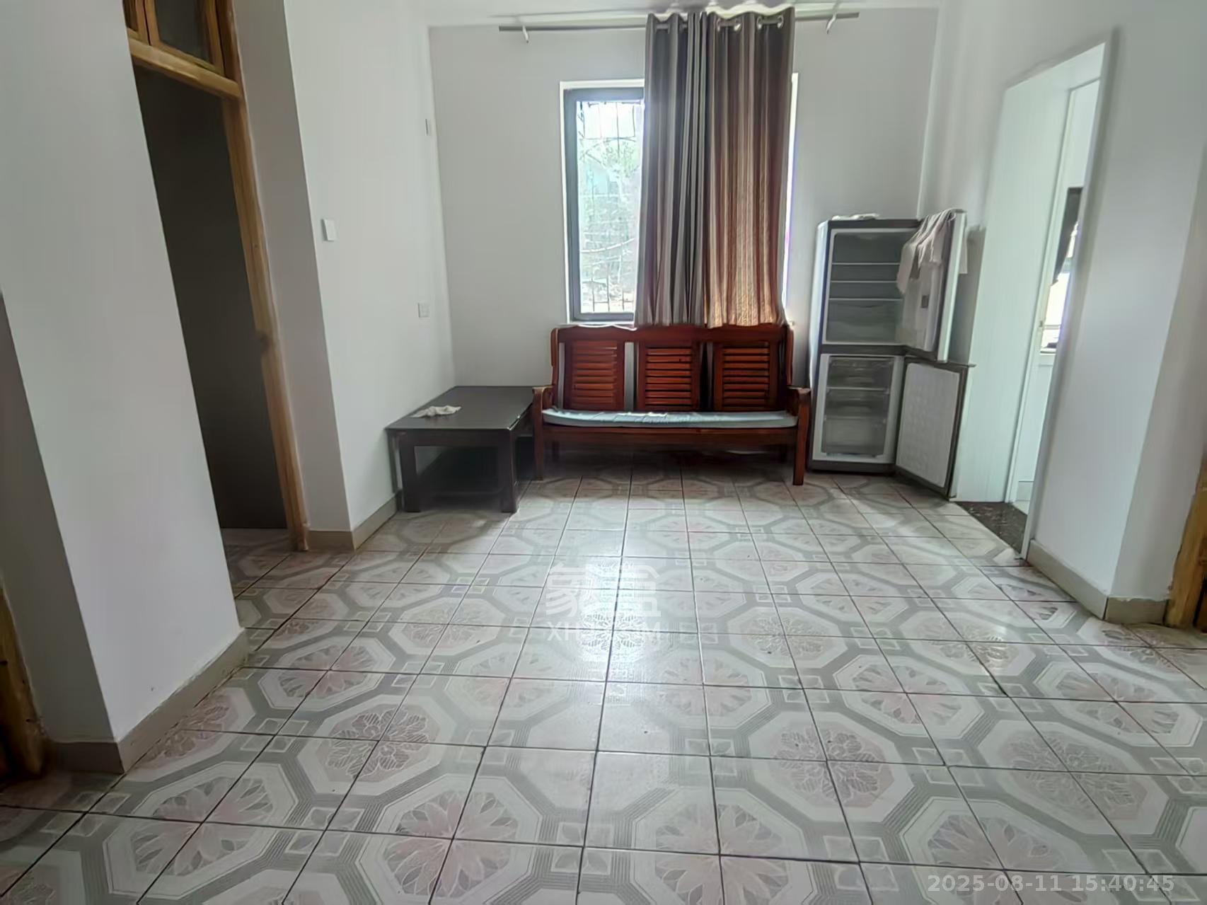 红旗区五片 3室1厅1卫 1980.0元/月 红旗区五片 3室1厅1卫 1980.0元/月室内图