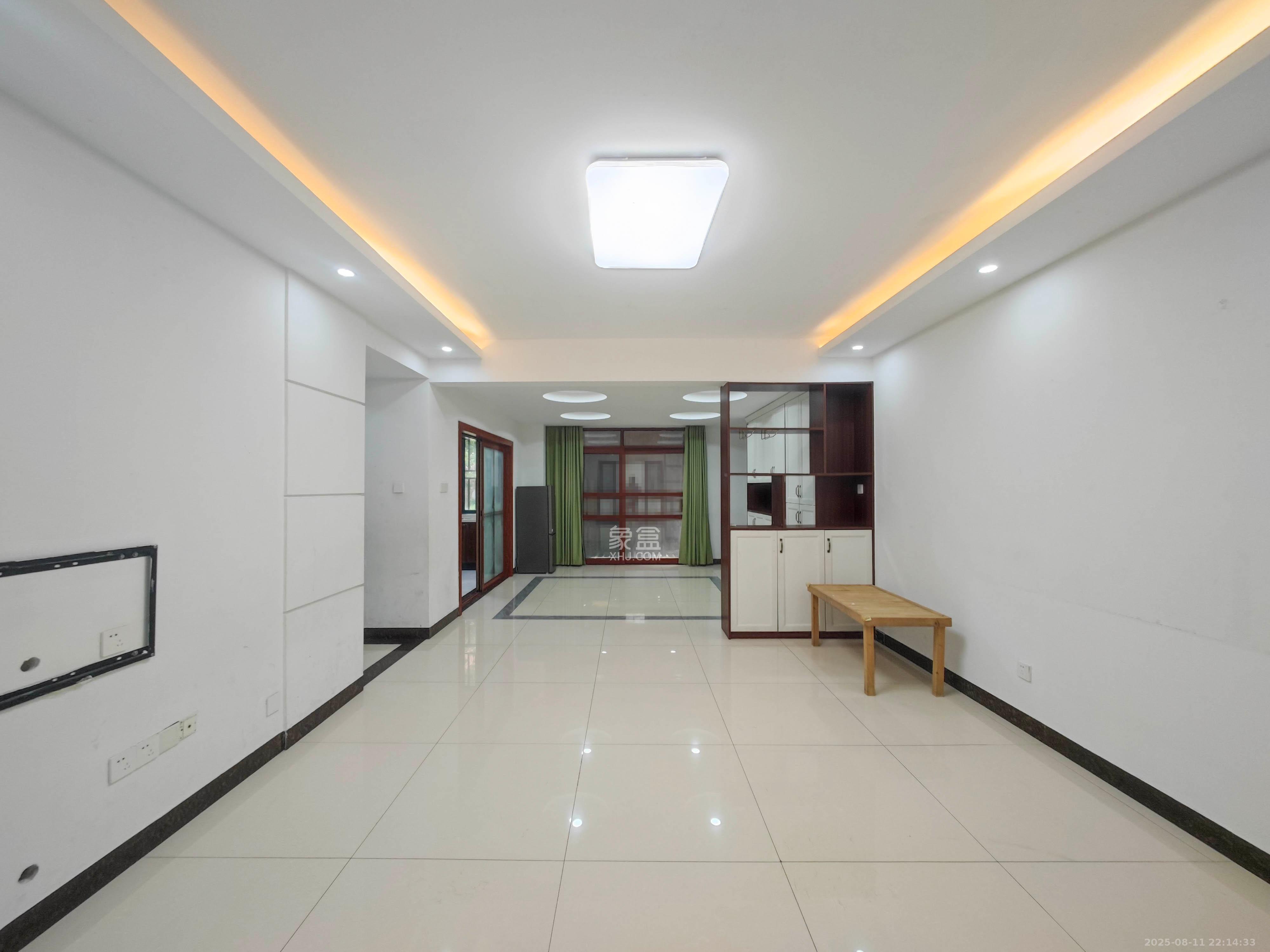 华盛世纪新城 4室2厅1卫 95.0万 华盛世纪新城 4室2厅1卫 95.0万客厅