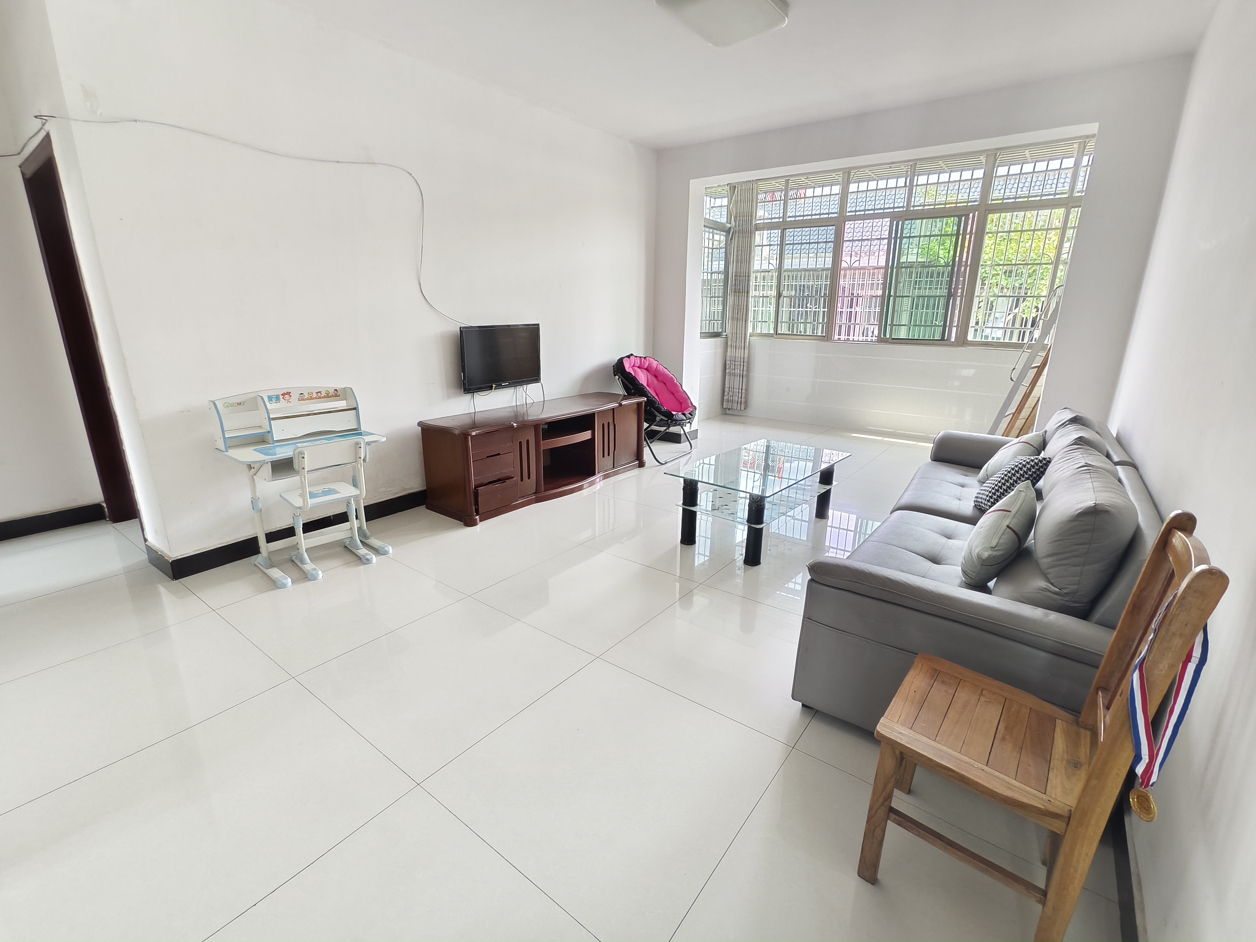 金桂小区一期 3室2厅1卫 1400.0元/月 金桂小区一期 3室2厅1卫 1400.0元/月户型图