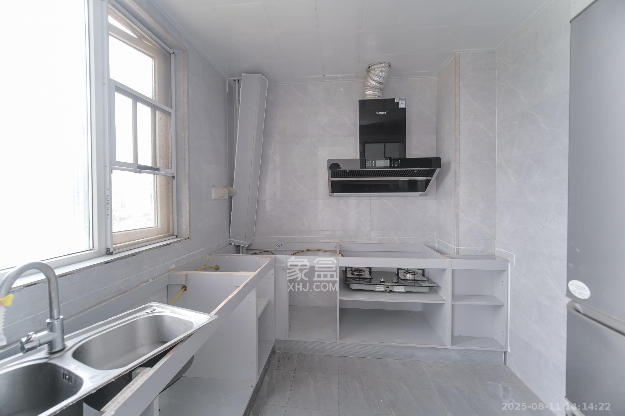 保利香槟国际 4室2厅2卫 106.00万 保利香槟国际 4室2厅2卫 106.00万厨房