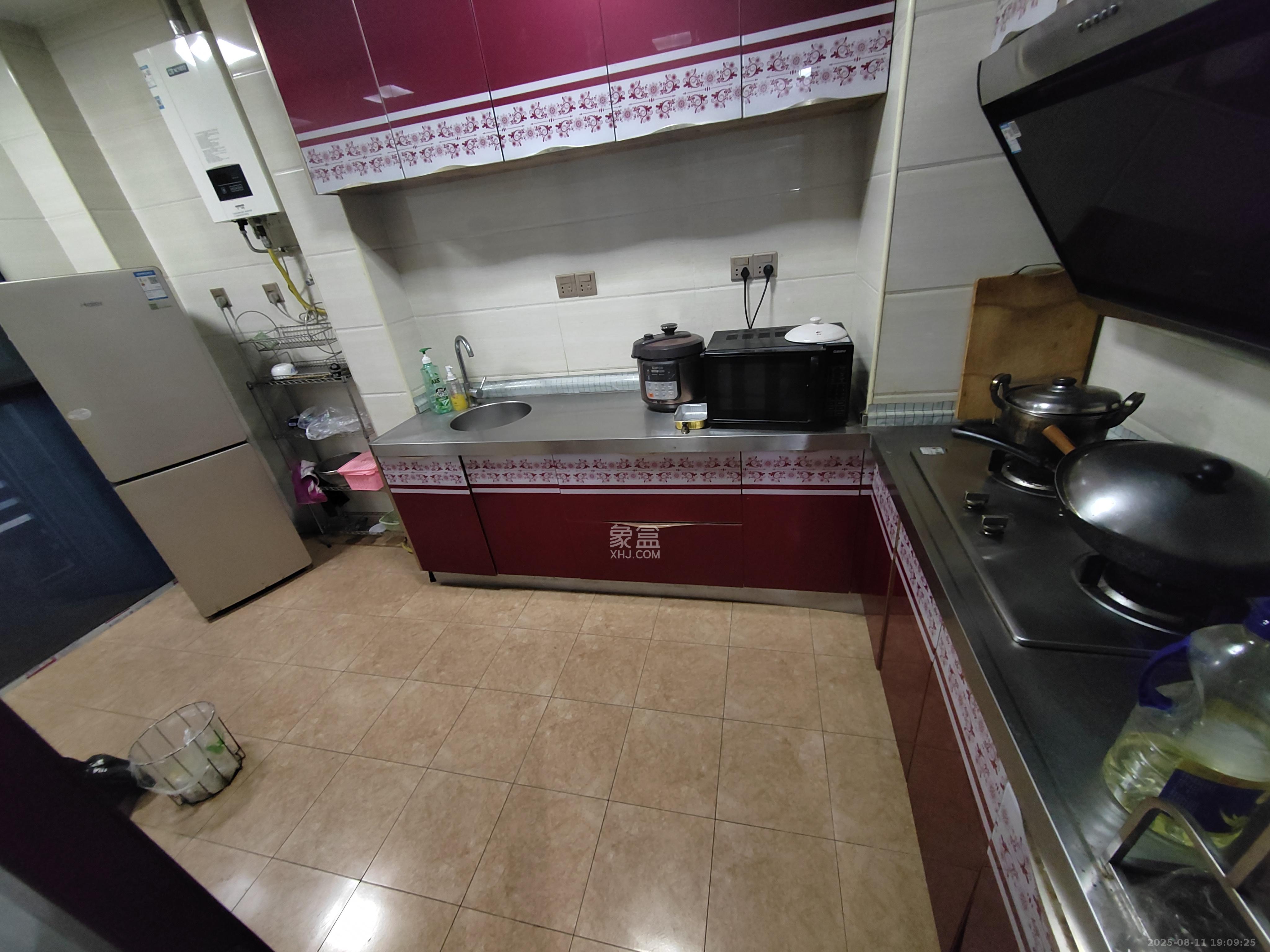 八方小区C区  4室2厅2卫    4500.0元/月室内图