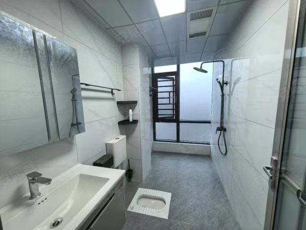 鸿星新天地  4室2厅2卫    2500.0元/月室内图