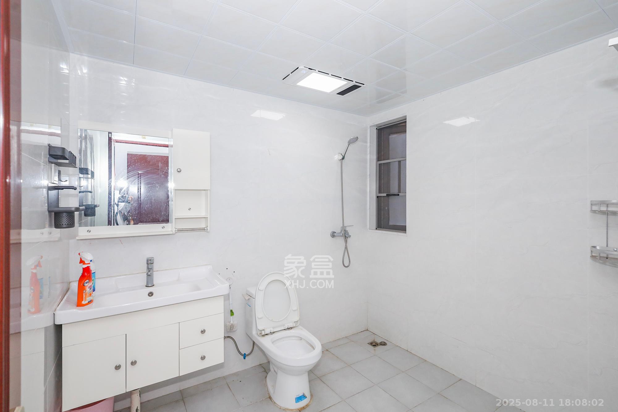 八方小区C区 3室2厅2卫 380.0万 八方小区C区 3室2厅2卫 380.0万卫生间