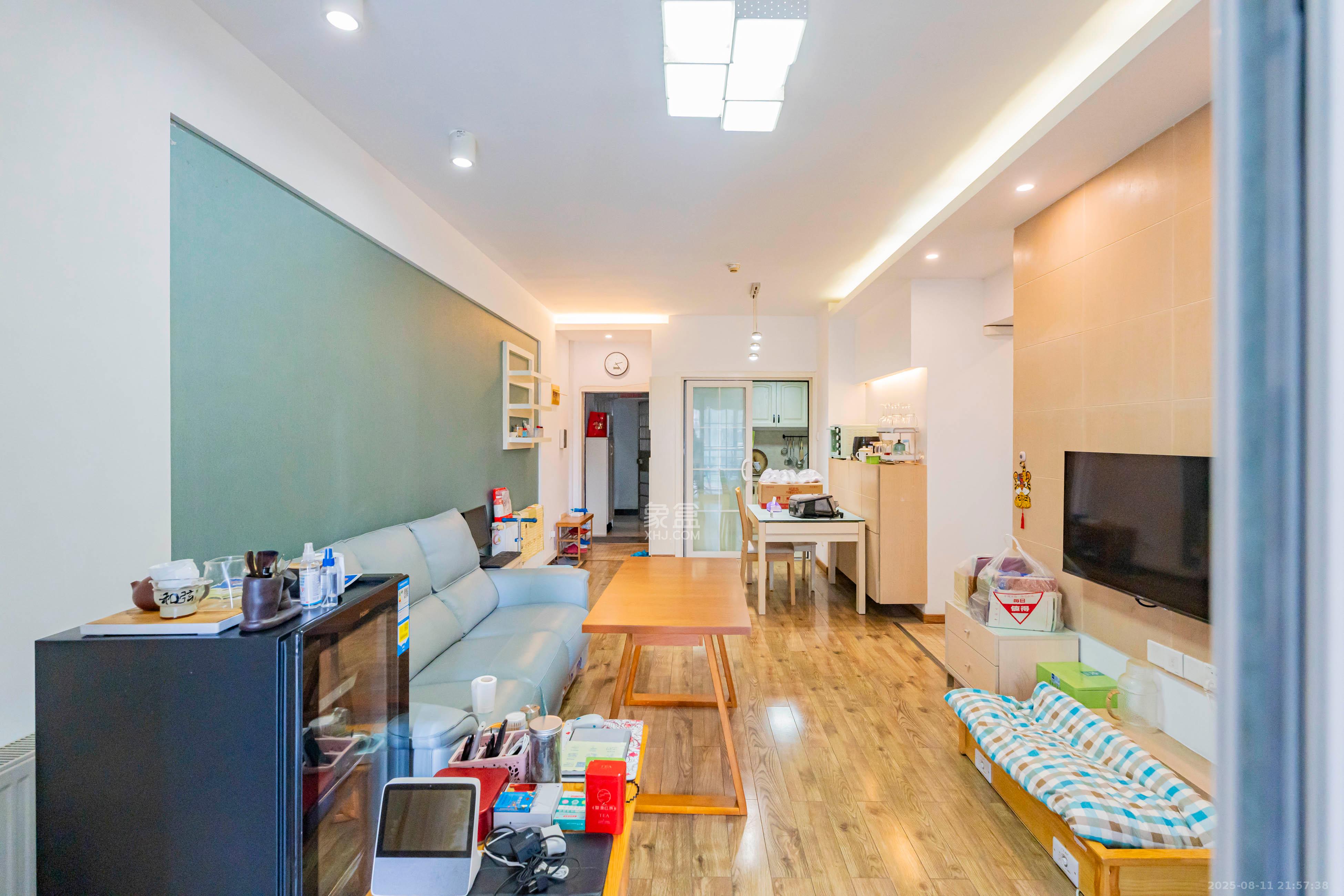 华盛新外滩  2室2厅1卫    108.0万客厅